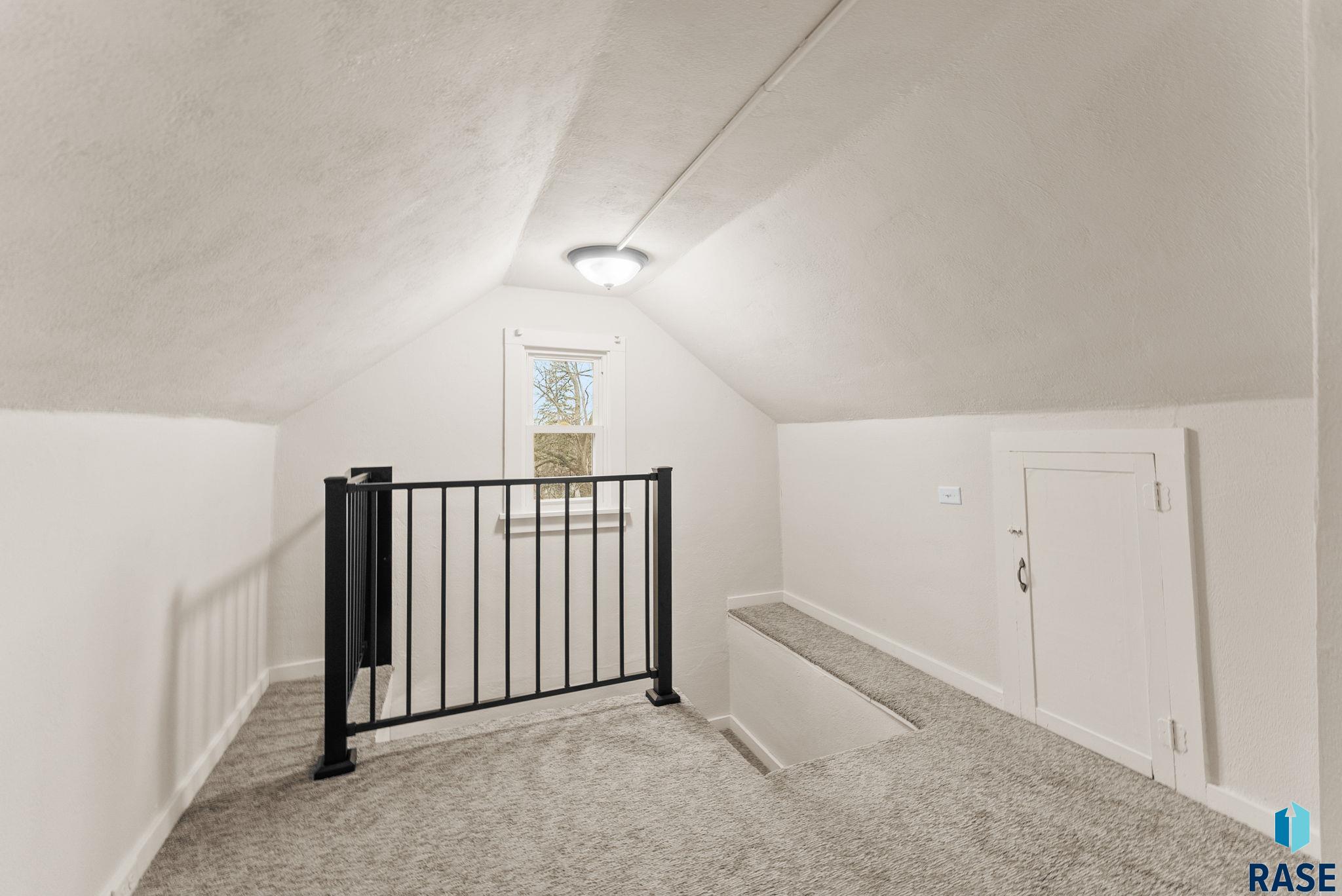 Sioux Falls, South Dakota 57105, United States, 2 Bedrooms Bedrooms, ,1 BathroomBathrooms,Residential,Contingent,9906