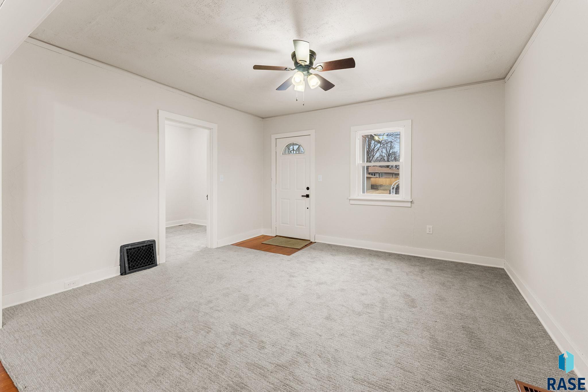 Sioux Falls, South Dakota 57105, United States, 2 Bedrooms Bedrooms, ,1 BathroomBathrooms,Residential,Contingent,9906