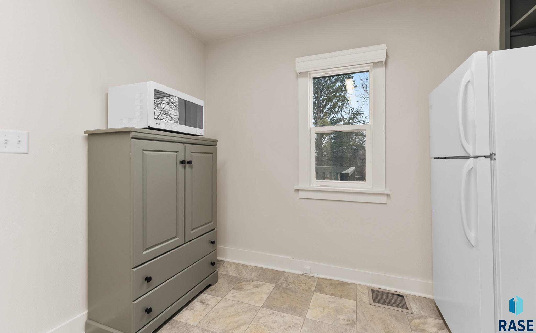 Sioux Falls, South Dakota 57105, United States, 2 Bedrooms Bedrooms, ,1 BathroomBathrooms,Residential,Contingent,9906