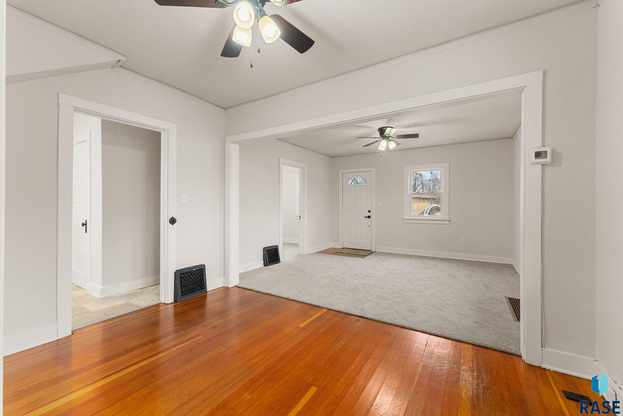 Sioux Falls, South Dakota 57105, United States, 2 Bedrooms Bedrooms, ,1 BathroomBathrooms,Residential,Contingent,9906