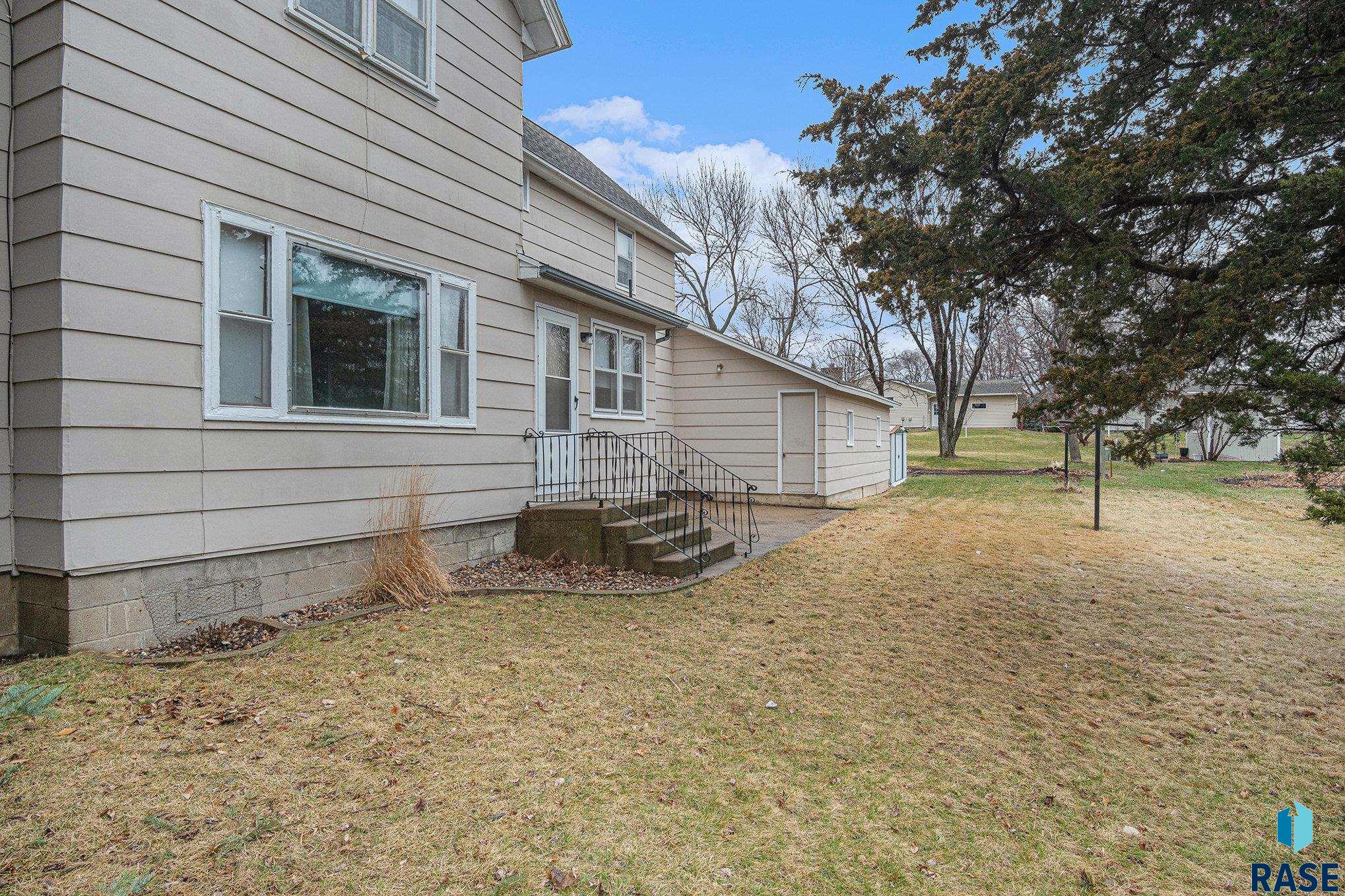 1020 NW 5th St Street, Madison, South Dakota image 4