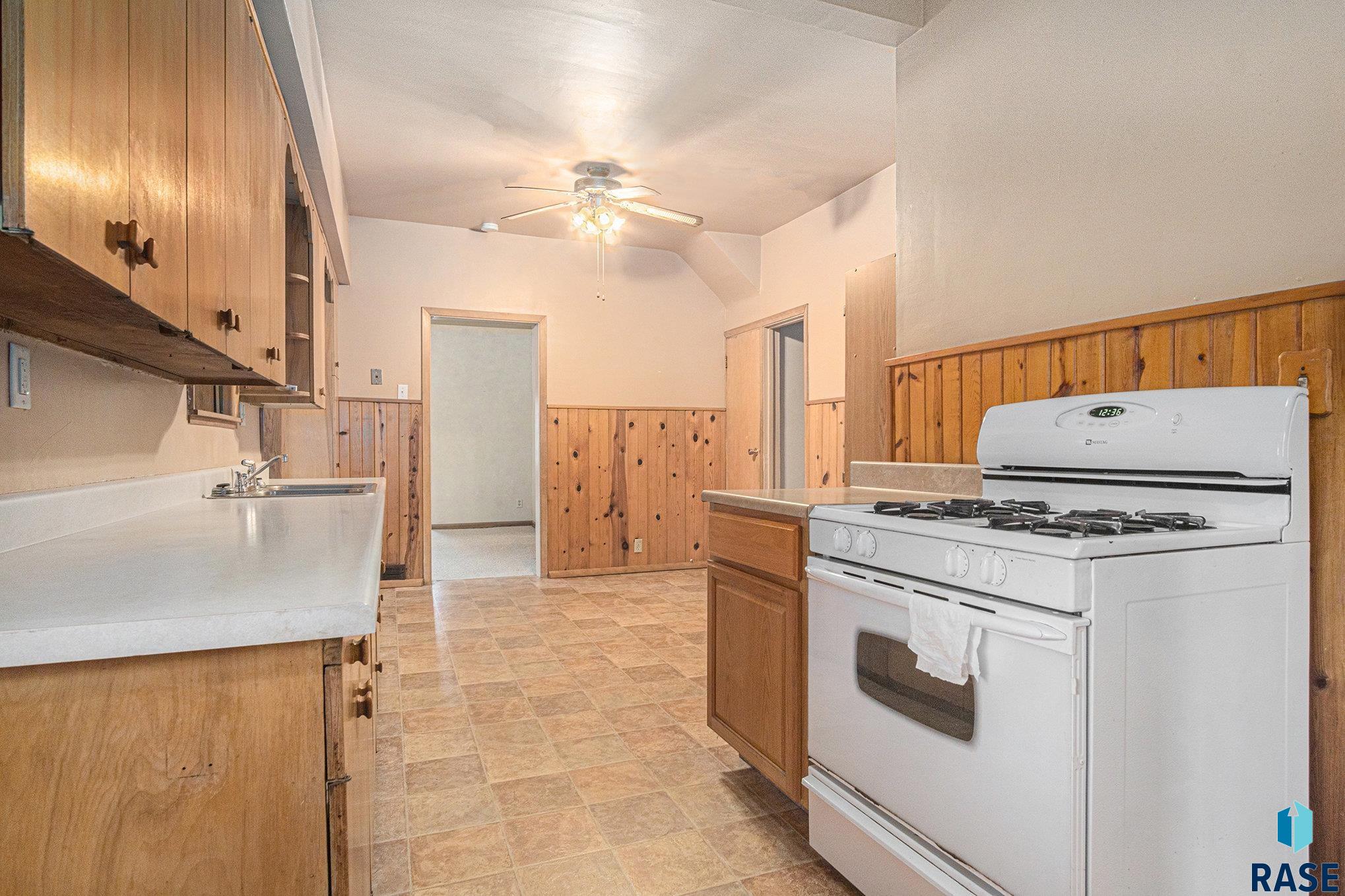1020 NW 5th St Street, Madison, South Dakota image 12