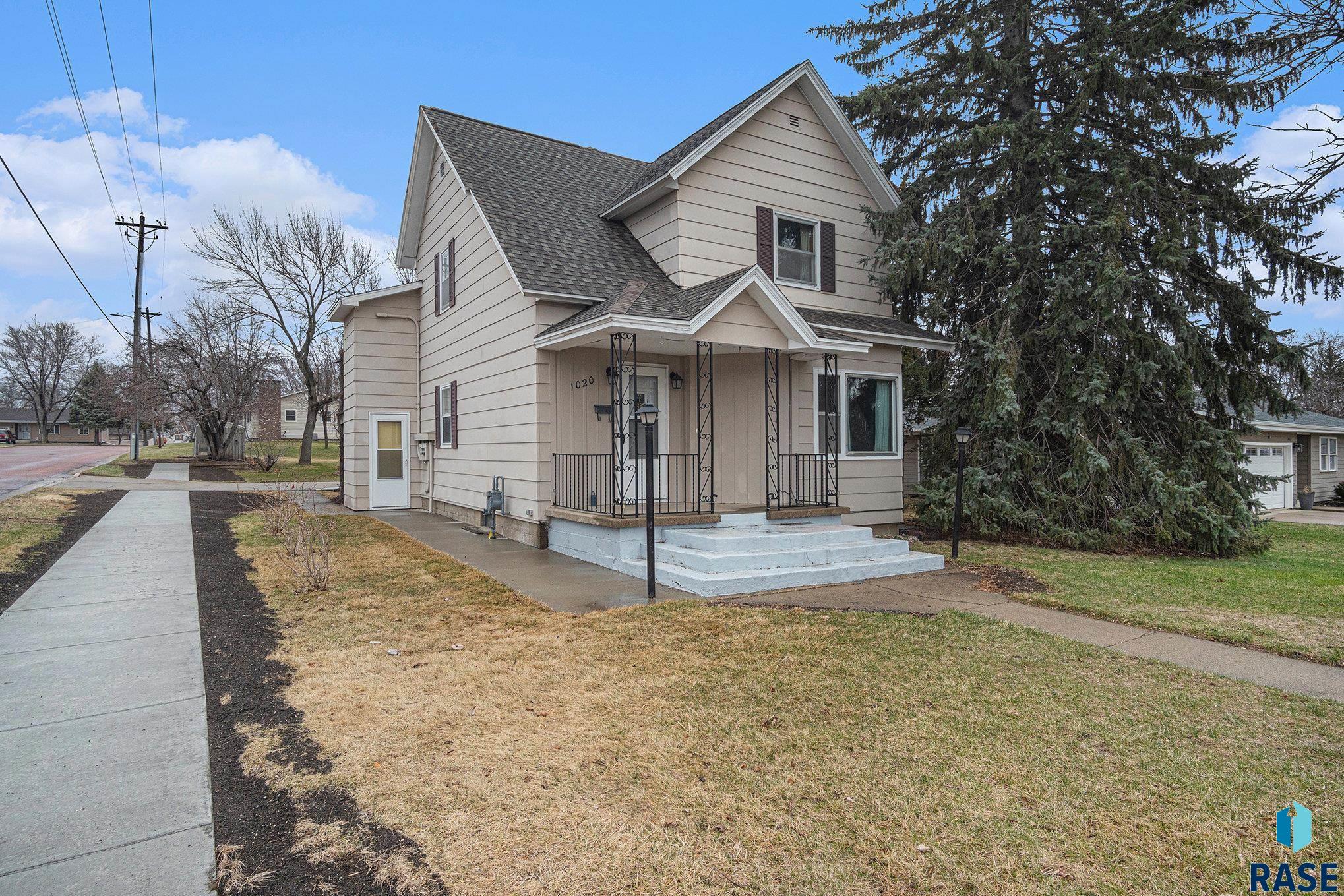 1020 NW 5th St Street, Madison, South Dakota image 1