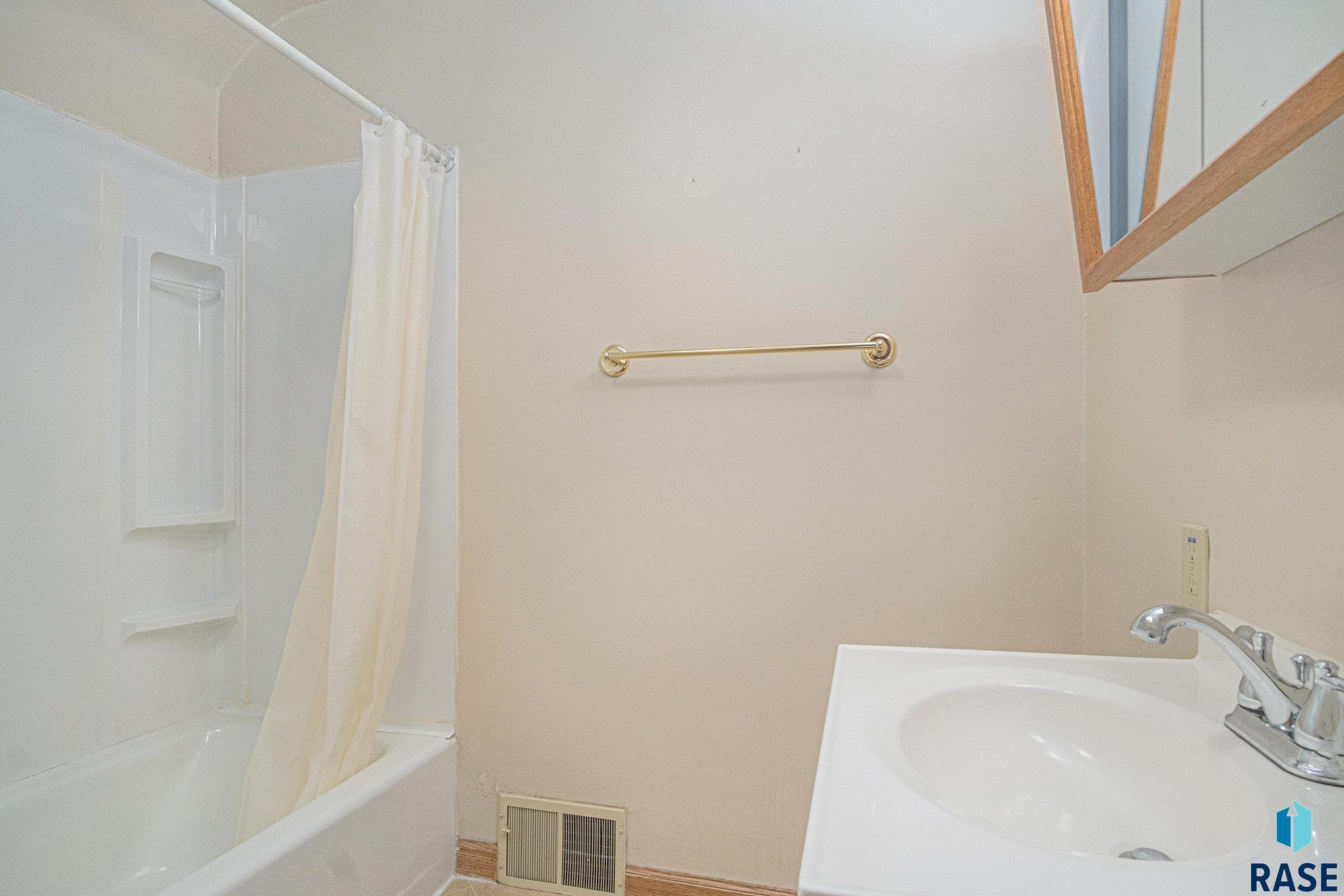 1020 NW 5th St Street, Madison, South Dakota image 25