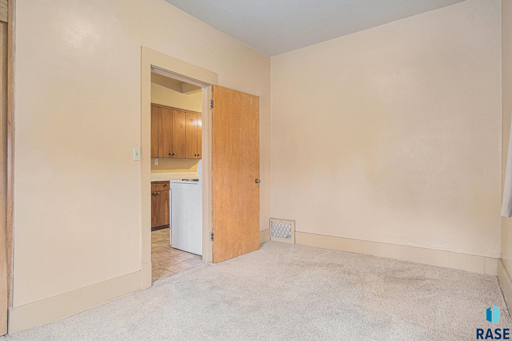 1020 NW 5th St Street, Madison, South Dakota image 17