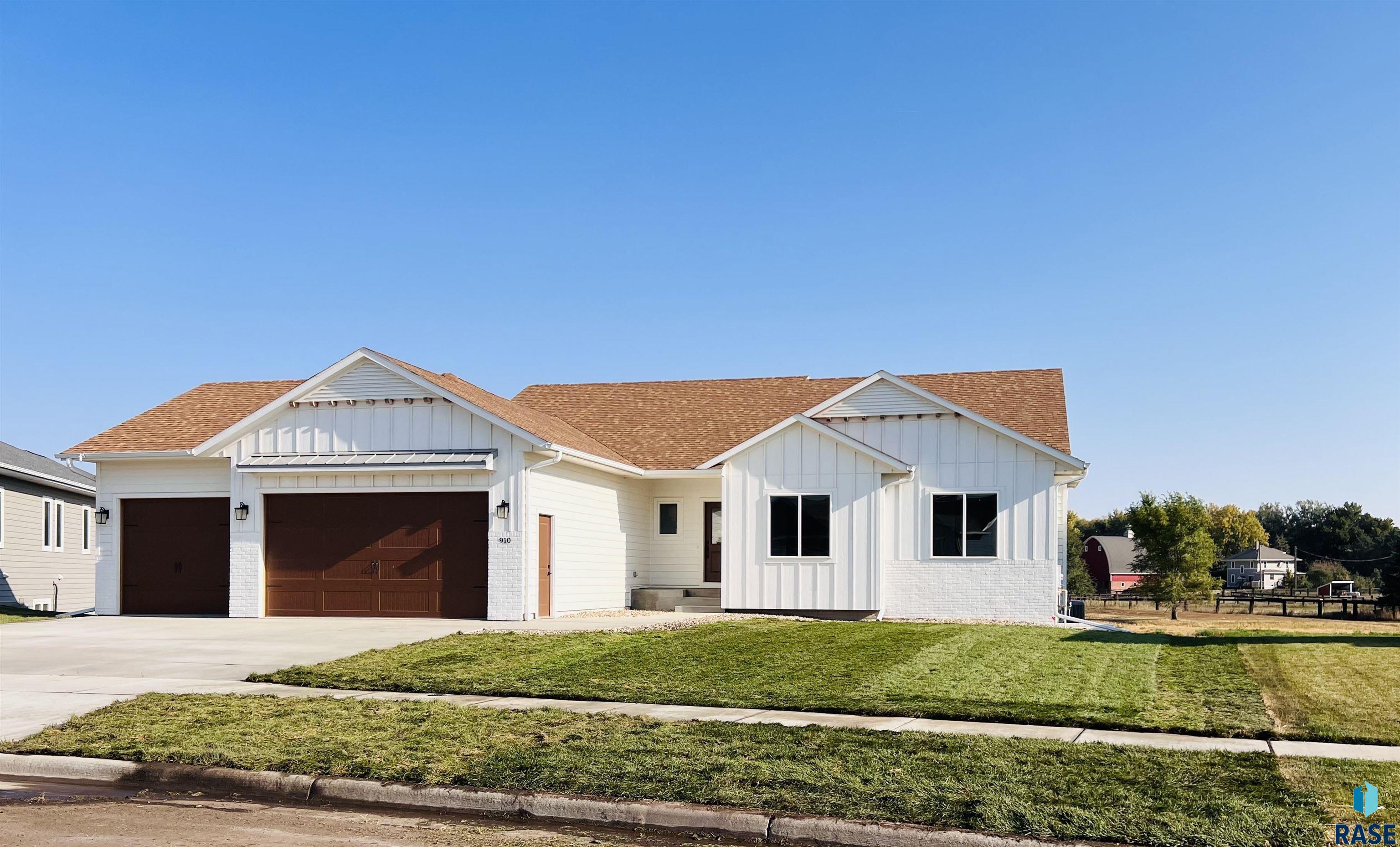 910 Johnson Creek Ct Court, Harrisburg, South Dakota image 3