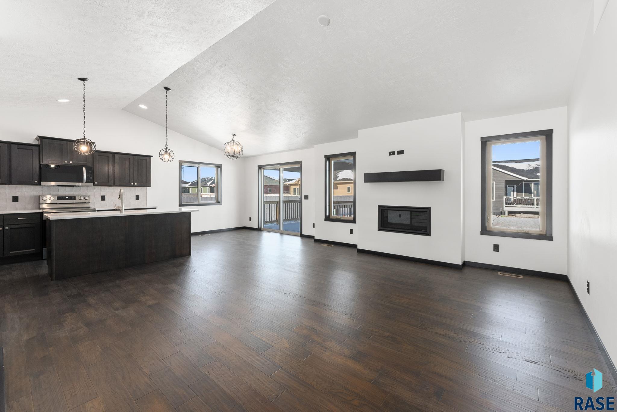 Sioux Falls, South Dakota 57108, United States, 3 Bedrooms Bedrooms, ,2 BathroomsBathrooms,Residential,Active,206607