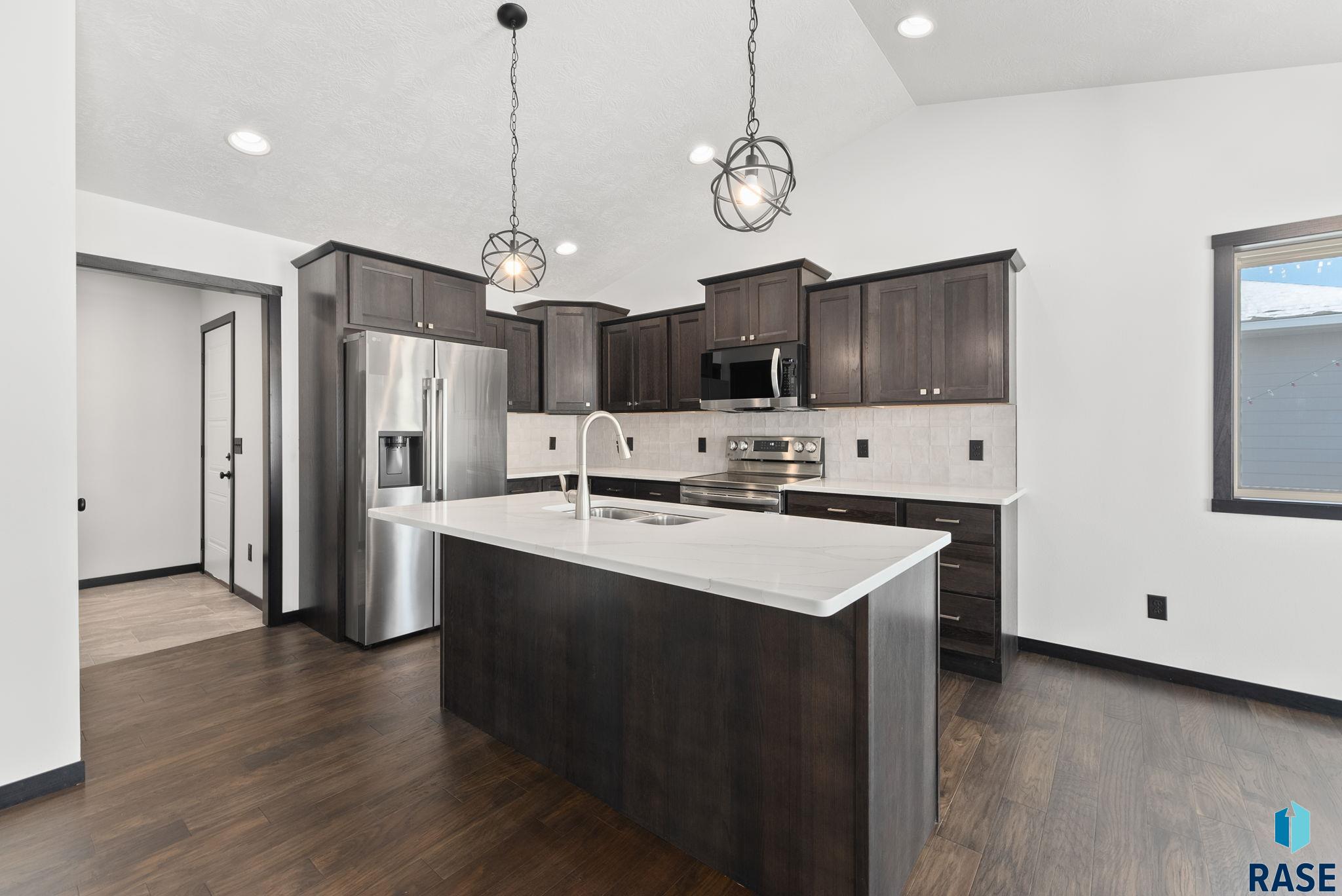 Sioux Falls, South Dakota 57108, United States, 3 Bedrooms Bedrooms, ,2 BathroomsBathrooms,Residential,Active,206607