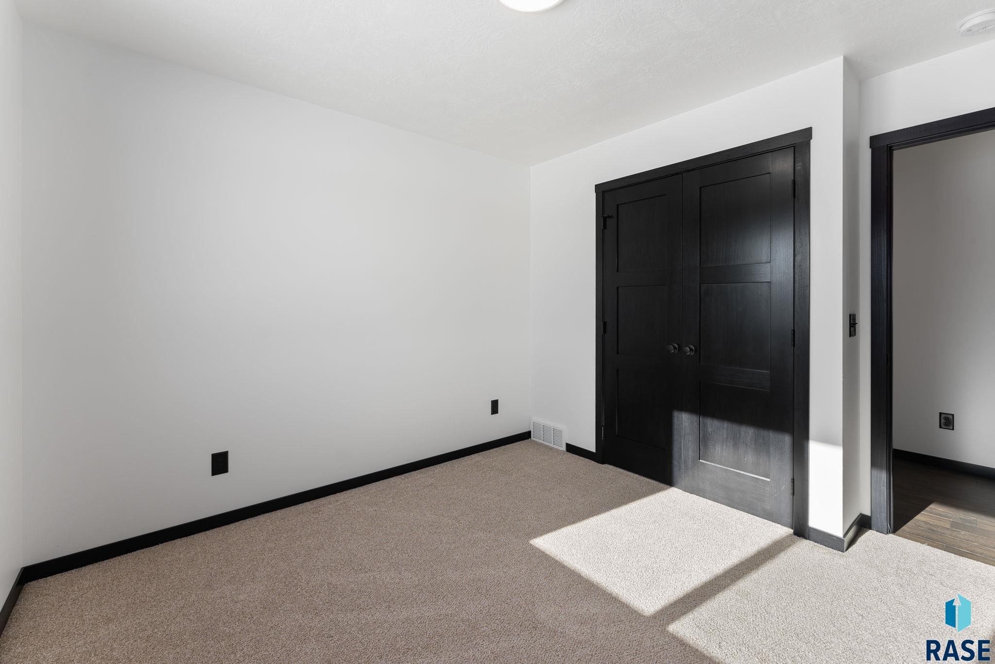 Sioux Falls, South Dakota 57108, United States, 3 Bedrooms Bedrooms, ,2 BathroomsBathrooms,Residential,Active,206607