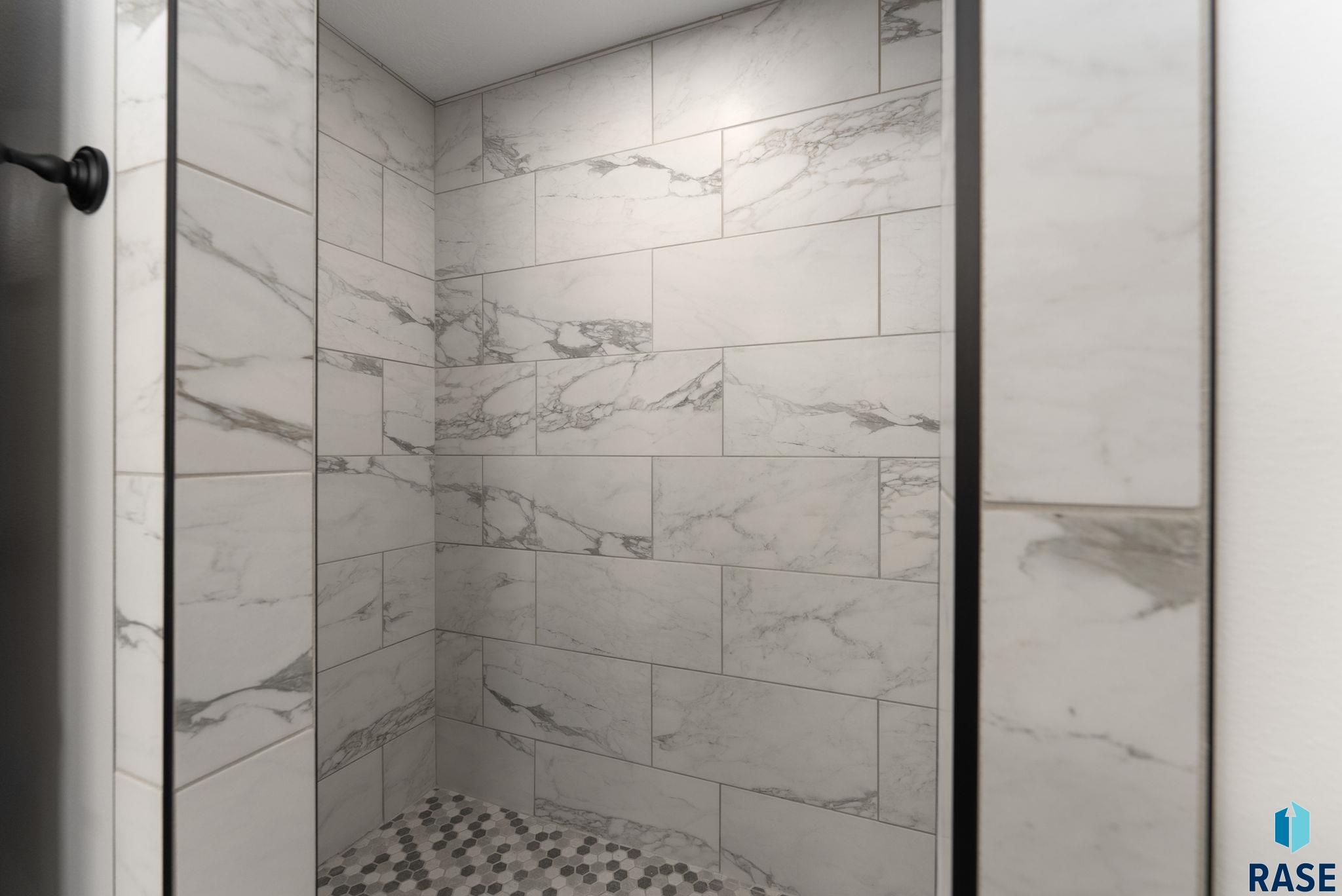 Sioux Falls, South Dakota 57108, United States, 3 Bedrooms Bedrooms, ,2 BathroomsBathrooms,Residential,Active,206607