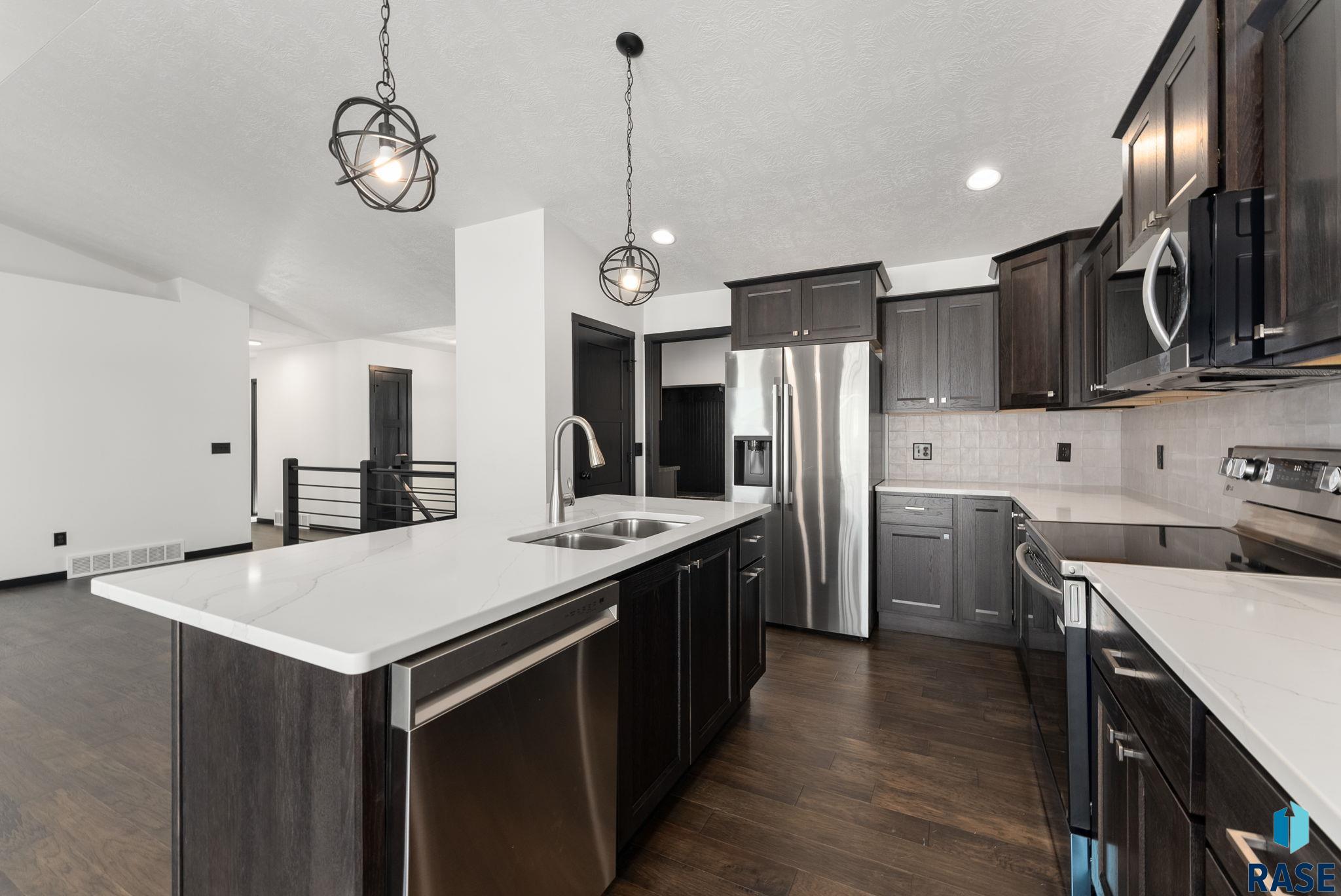 Sioux Falls, South Dakota 57108, United States, 3 Bedrooms Bedrooms, ,2 BathroomsBathrooms,Residential,Active,206607