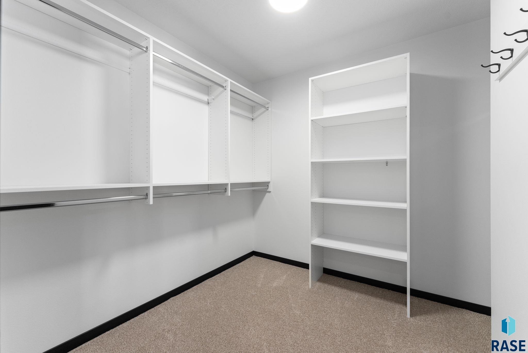 Sioux Falls, South Dakota 57108, United States, 3 Bedrooms Bedrooms, ,2 BathroomsBathrooms,Residential,Active,206607