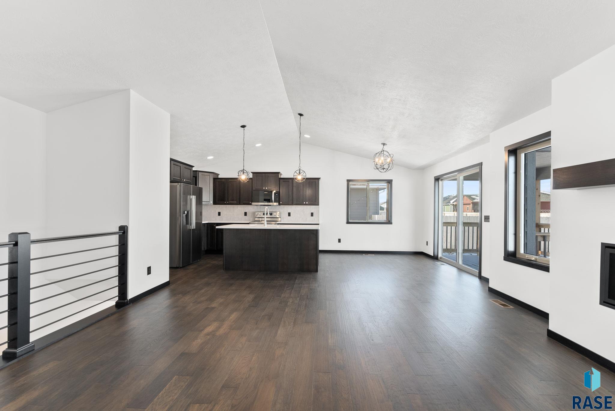 Sioux Falls, South Dakota 57108, United States, 3 Bedrooms Bedrooms, ,2 BathroomsBathrooms,Residential,Active,206607