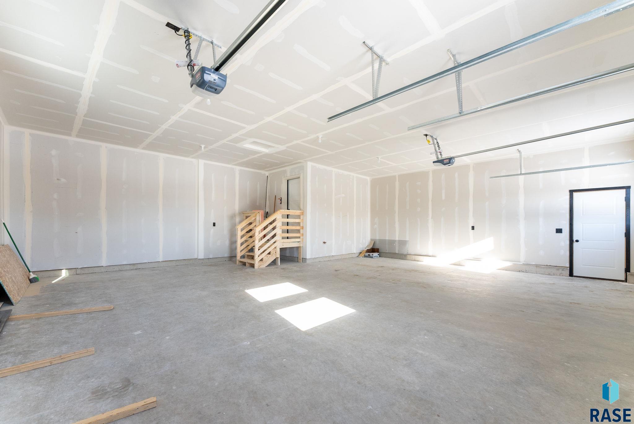 Sioux Falls, South Dakota 57108, United States, 3 Bedrooms Bedrooms, ,2 BathroomsBathrooms,Residential,Active,206607