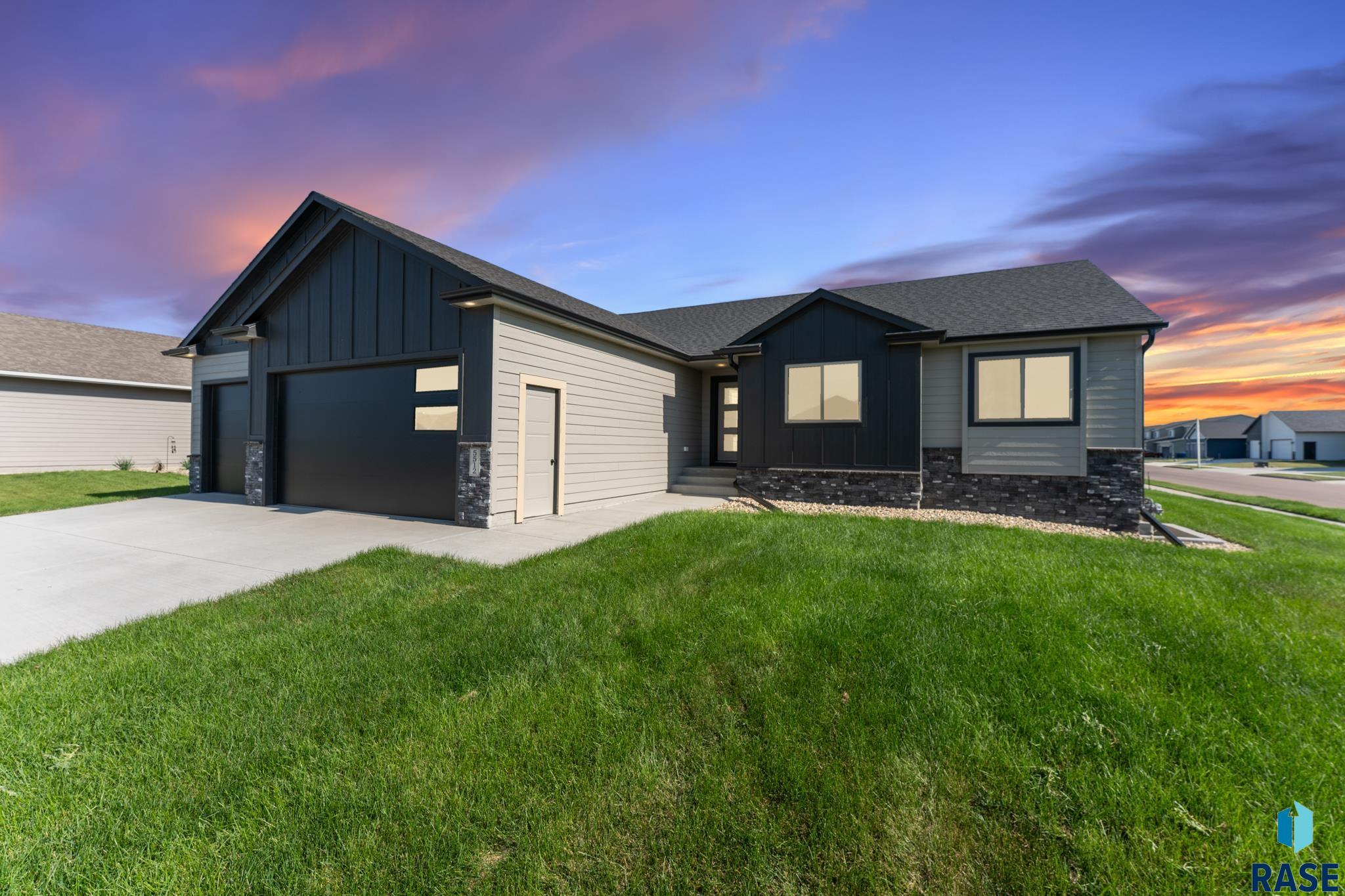 Sioux Falls, South Dakota 57108, United States, 3 Bedrooms Bedrooms, ,2 BathroomsBathrooms,Residential,Active,206607