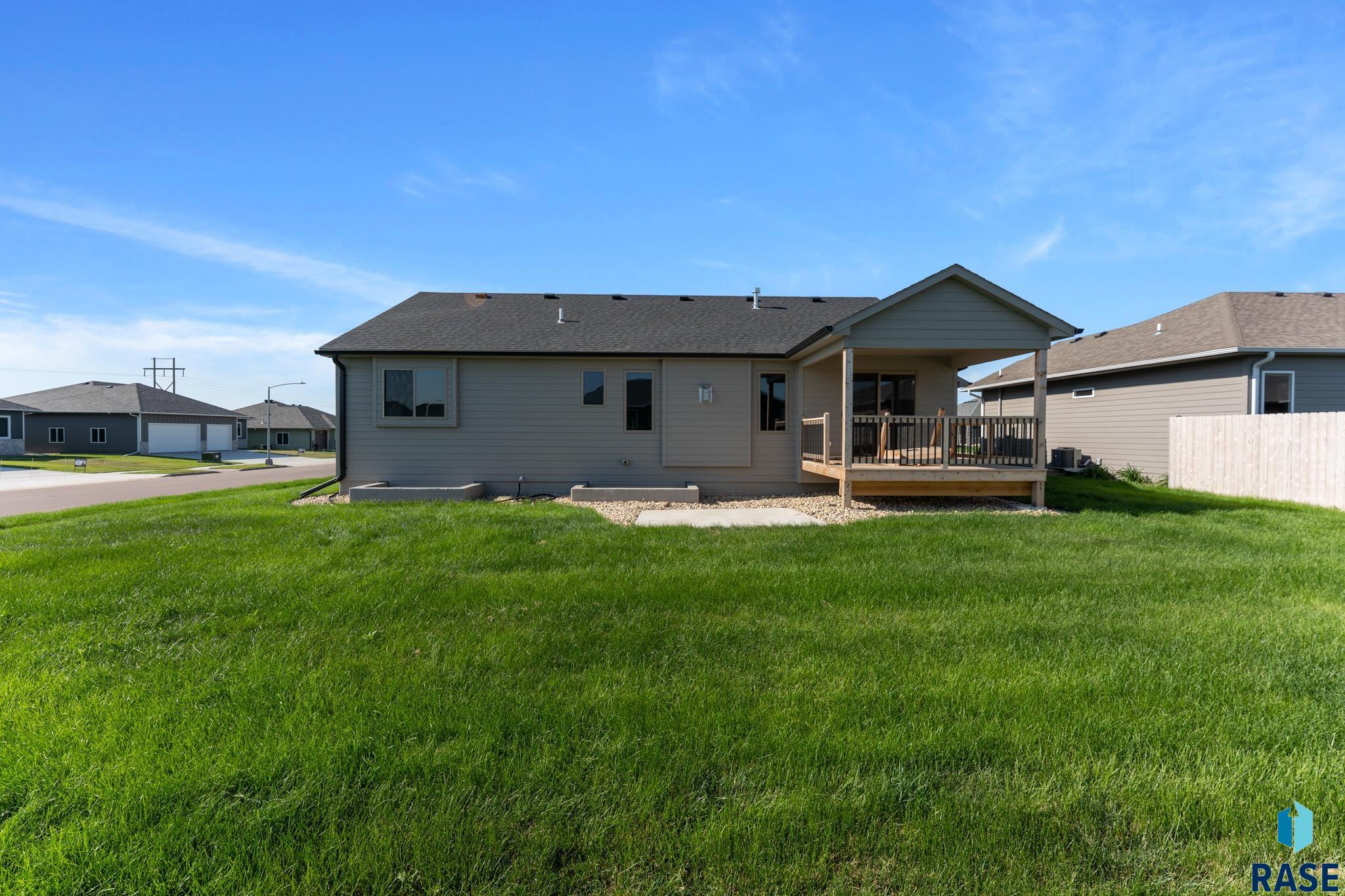 Sioux Falls, South Dakota 57108, United States, 3 Bedrooms Bedrooms, ,2 BathroomsBathrooms,Residential,Active,206607