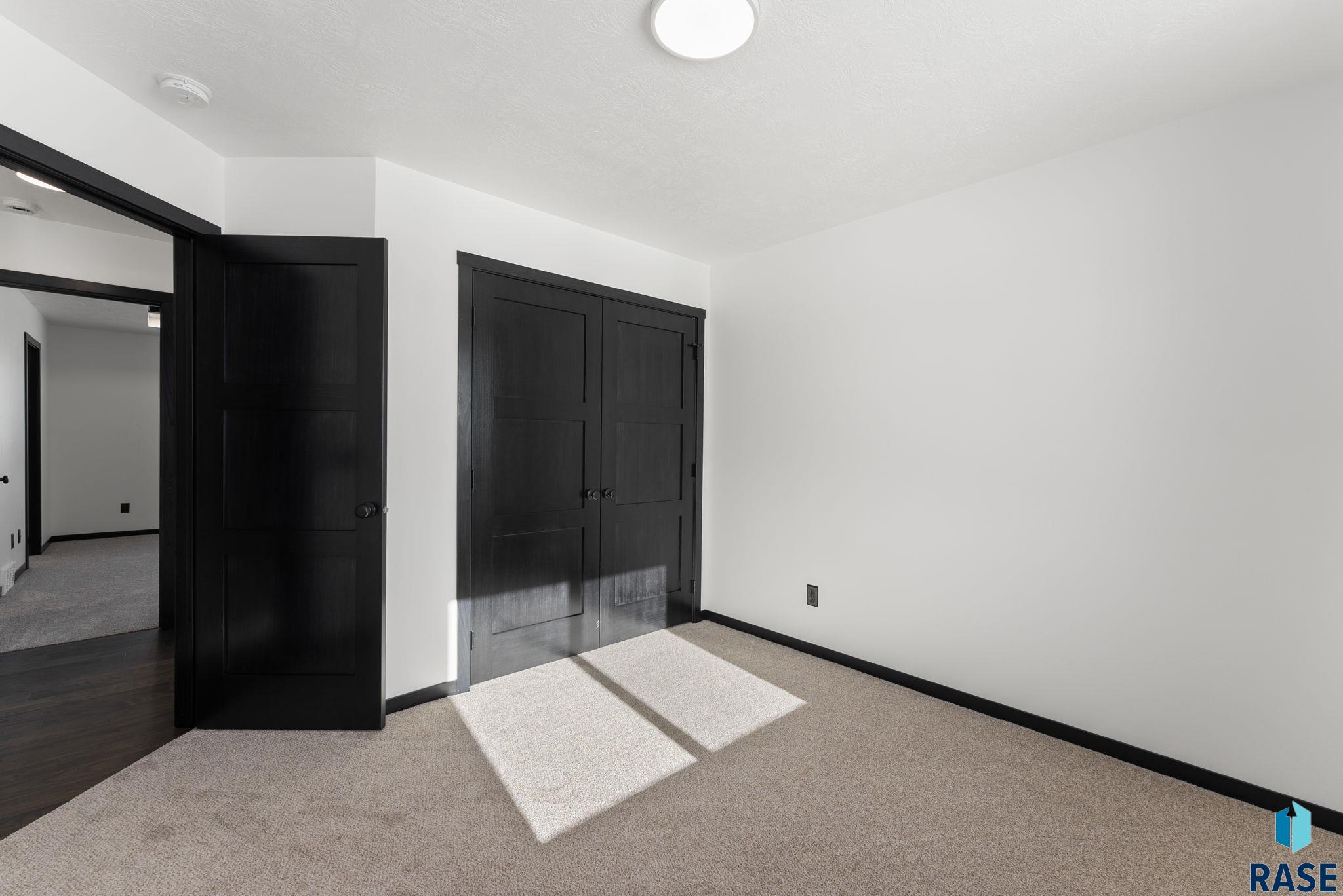 Sioux Falls, South Dakota 57108, United States, 3 Bedrooms Bedrooms, ,2 BathroomsBathrooms,Residential,Active,206607