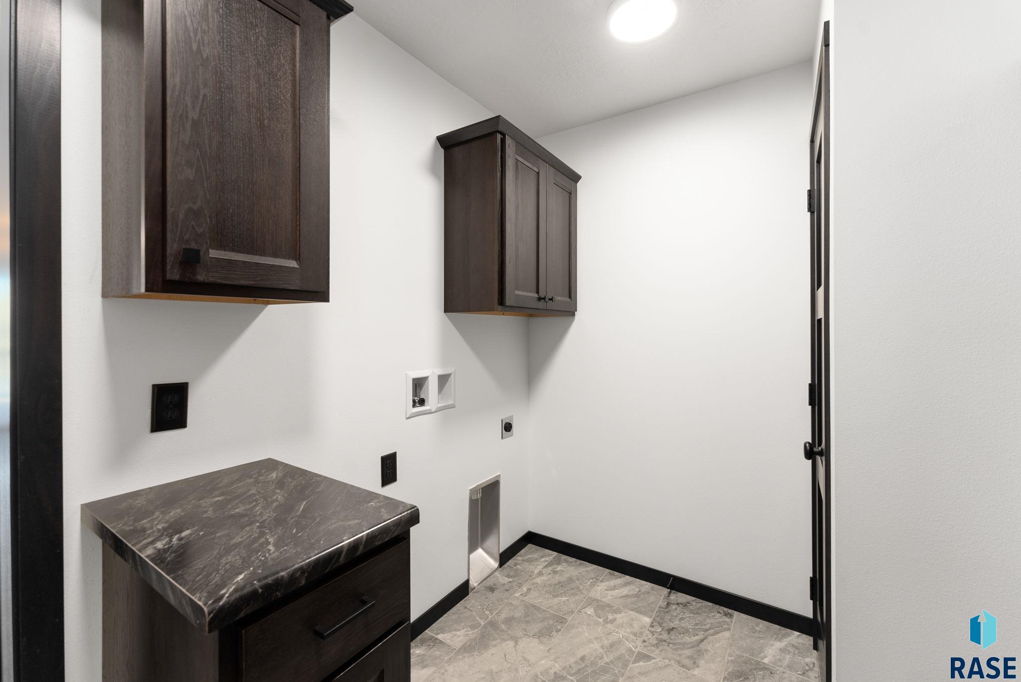 Sioux Falls, South Dakota 57108, United States, 3 Bedrooms Bedrooms, ,2 BathroomsBathrooms,Residential,Active,206607