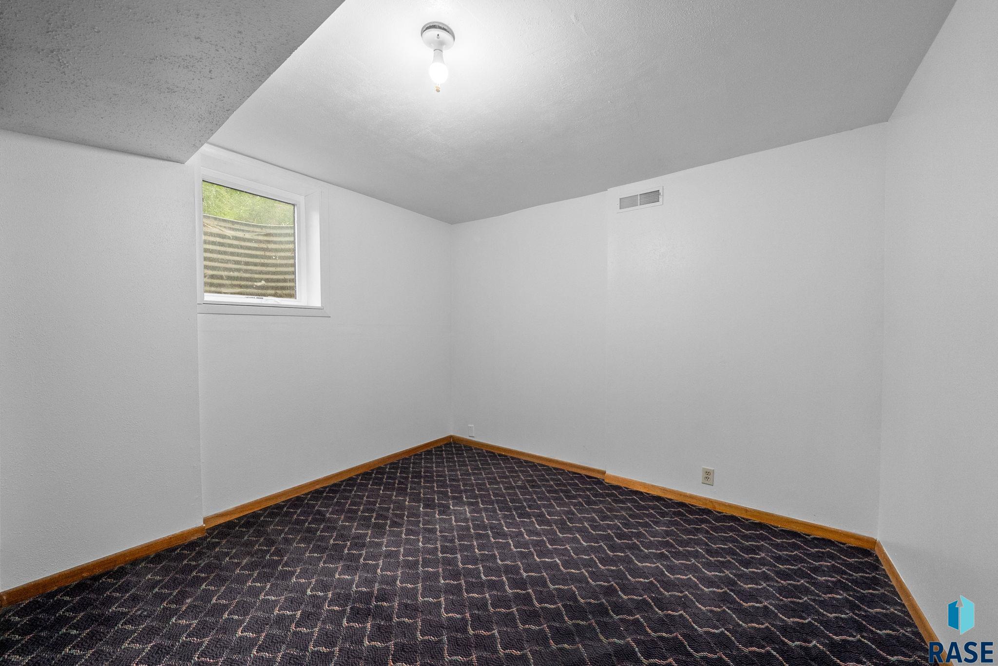 Baltic, South Dakota 57003, United States, 5 Bedrooms Bedrooms, ,2 BathroomsBathrooms,Residential,Active,186637