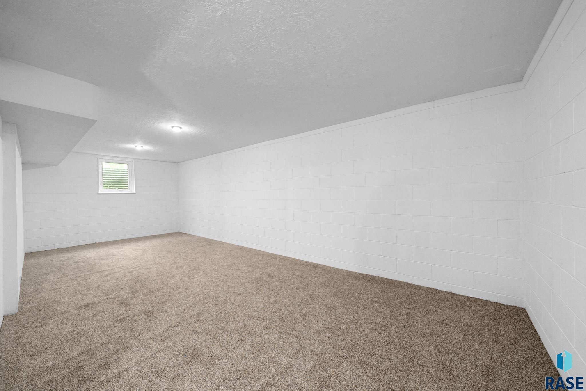 Baltic, South Dakota 57003, United States, 5 Bedrooms Bedrooms, ,2 BathroomsBathrooms,Residential,Active,186637