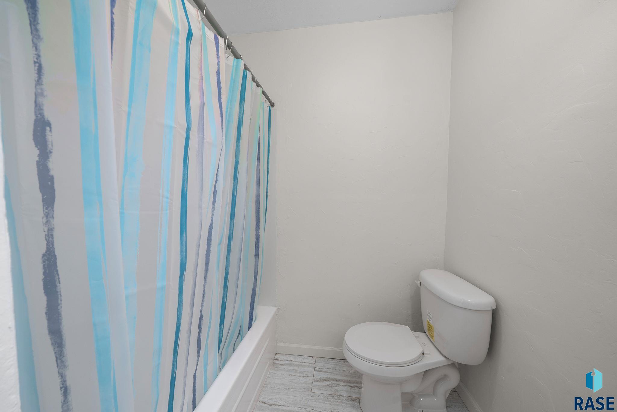 Baltic, South Dakota 57003, United States, 5 Bedrooms Bedrooms, ,2 BathroomsBathrooms,Residential,Active,186637