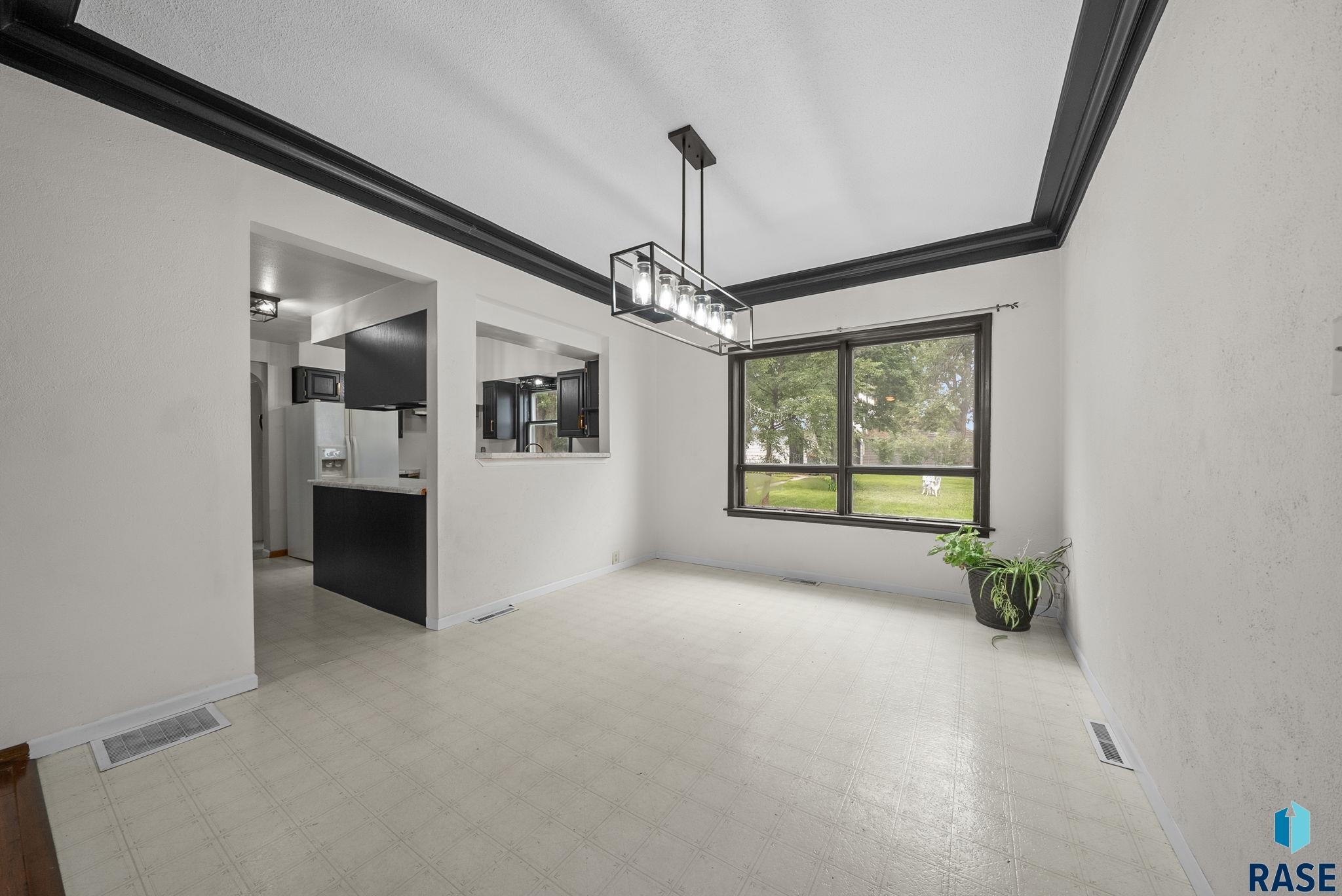 Baltic, South Dakota 57003, United States, 5 Bedrooms Bedrooms, ,2 BathroomsBathrooms,Residential,Active,186637