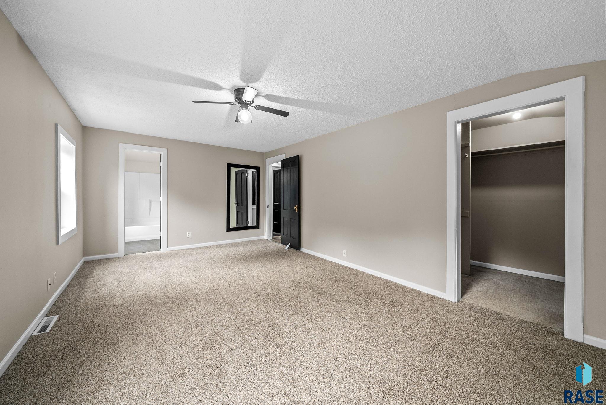 Baltic, South Dakota 57003, United States, 5 Bedrooms Bedrooms, ,2 BathroomsBathrooms,Residential,Active,186637