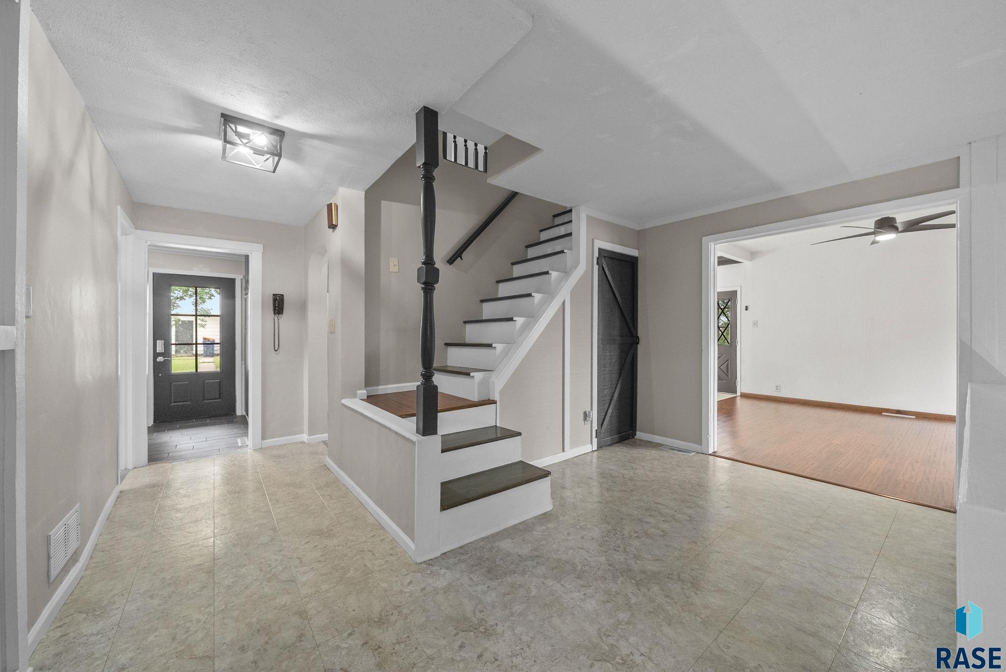 Baltic, South Dakota 57003, United States, 5 Bedrooms Bedrooms, ,2 BathroomsBathrooms,Residential,Active,186637