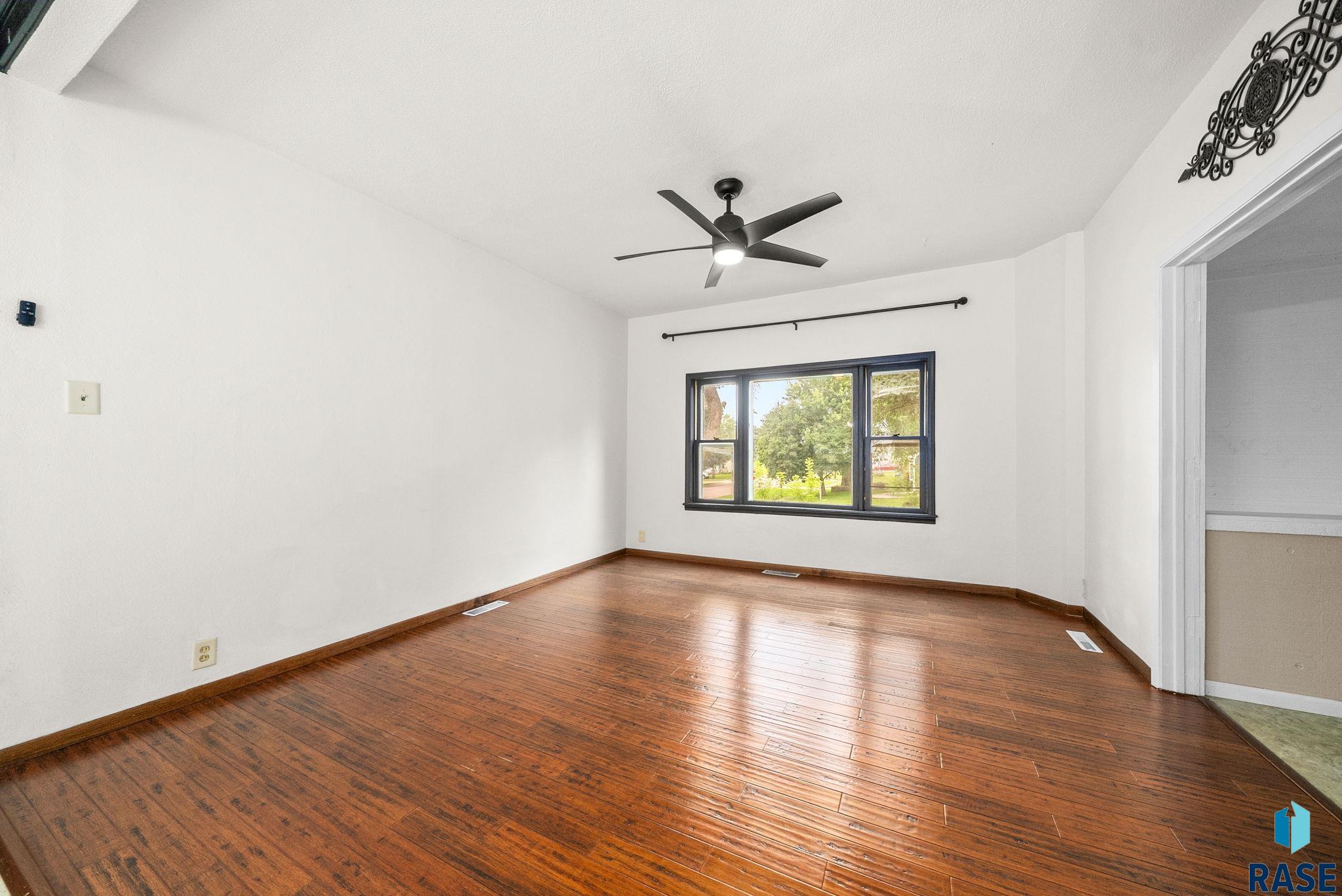 Baltic, South Dakota 57003, United States, 5 Bedrooms Bedrooms, ,2 BathroomsBathrooms,Residential,Active,186637