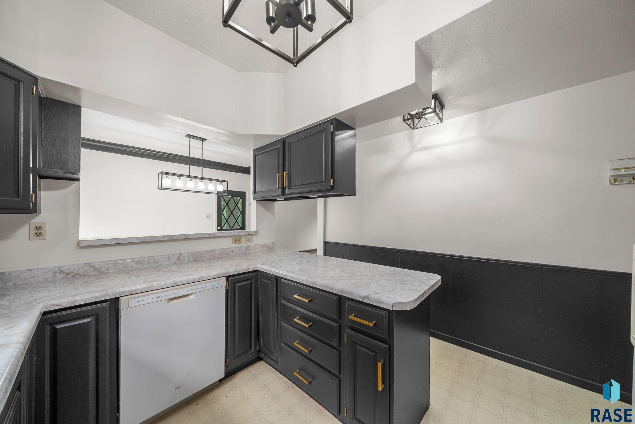 Baltic, South Dakota 57003, United States, 5 Bedrooms Bedrooms, ,2 BathroomsBathrooms,Residential,Active,186637