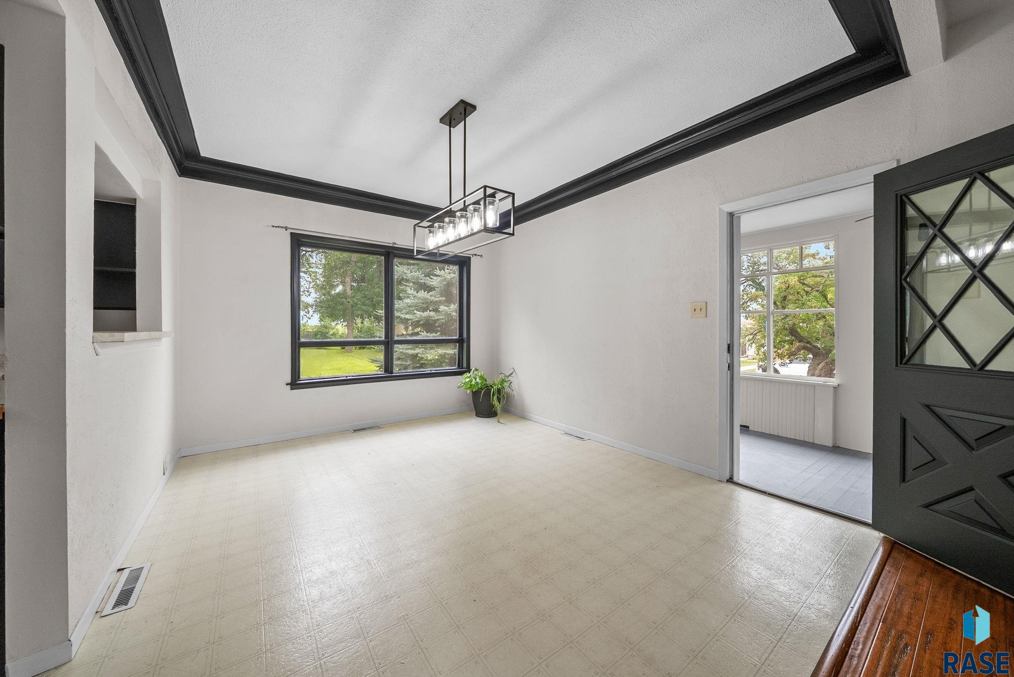 Baltic, South Dakota 57003, United States, 5 Bedrooms Bedrooms, ,2 BathroomsBathrooms,Residential,Active,186637