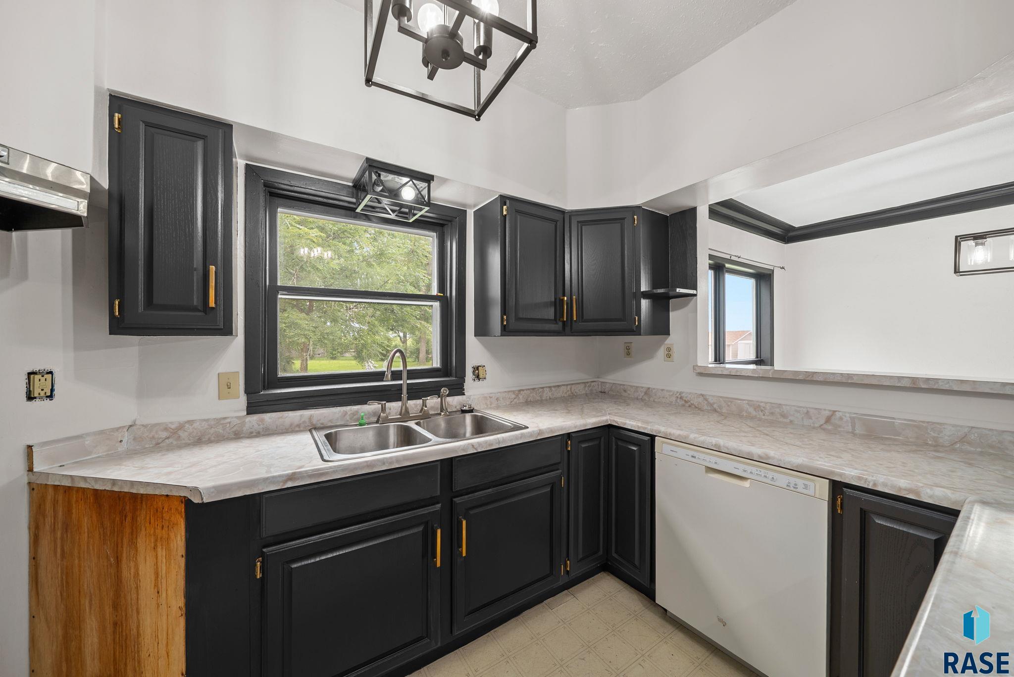 Baltic, South Dakota 57003, United States, 5 Bedrooms Bedrooms, ,2 BathroomsBathrooms,Residential,Active,186637