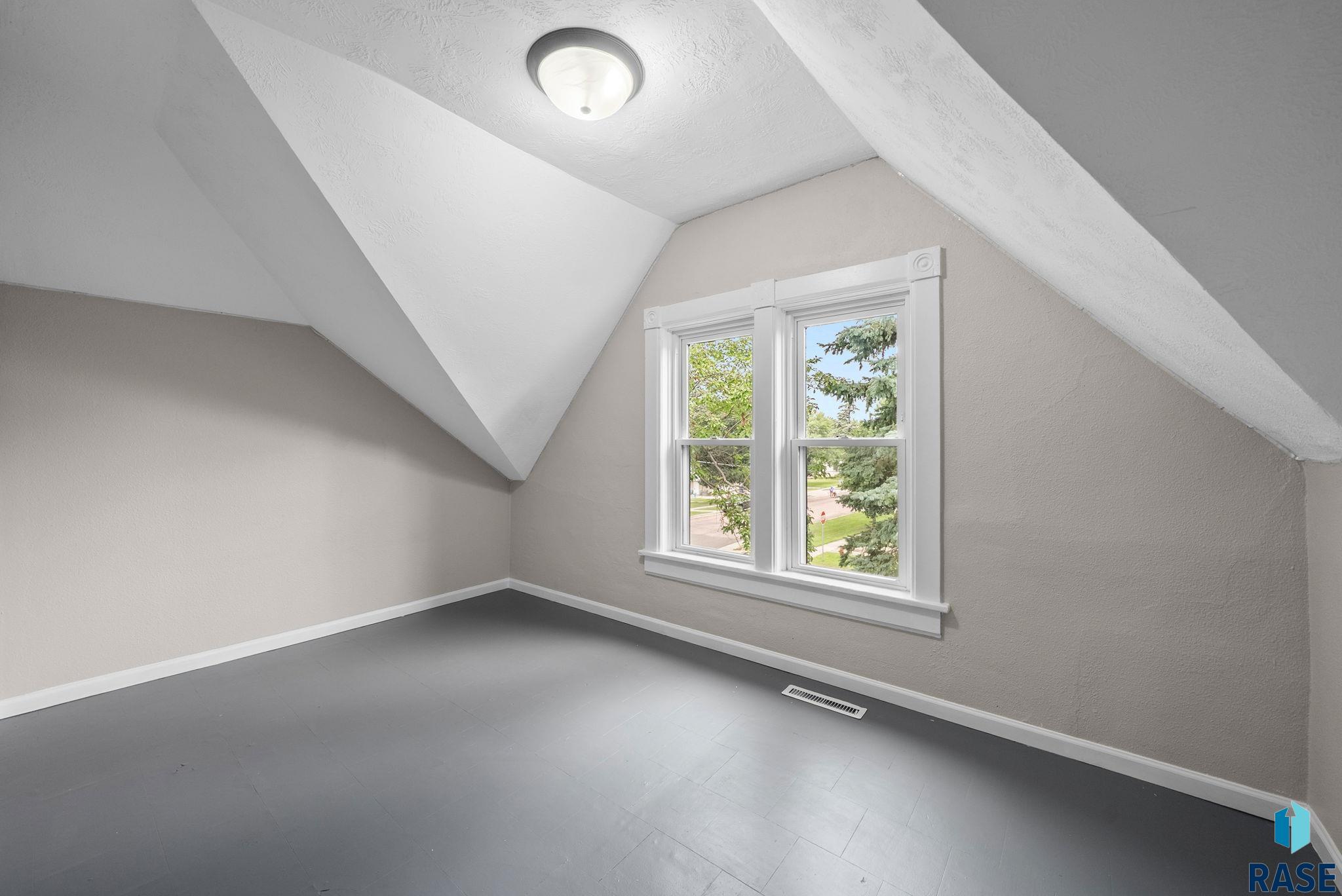 Baltic, South Dakota 57003, United States, 5 Bedrooms Bedrooms, ,2 BathroomsBathrooms,Residential,Active,186637