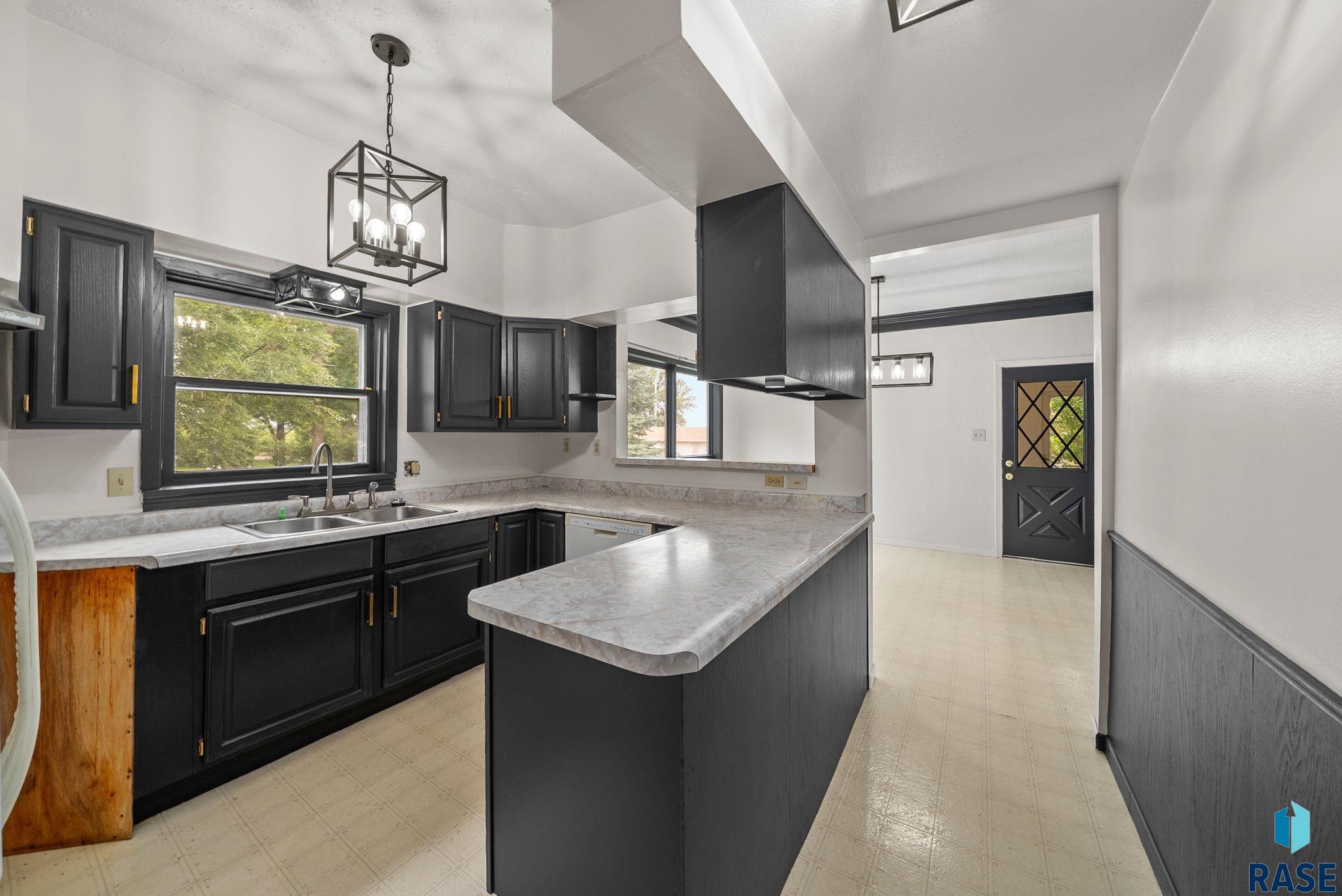 Baltic, South Dakota 57003, United States, 5 Bedrooms Bedrooms, ,2 BathroomsBathrooms,Residential,Active,186637