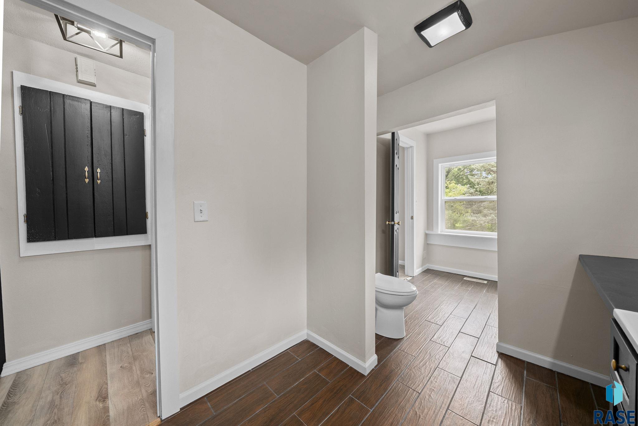 Baltic, South Dakota 57003, United States, 5 Bedrooms Bedrooms, ,2 BathroomsBathrooms,Residential,Active,186637