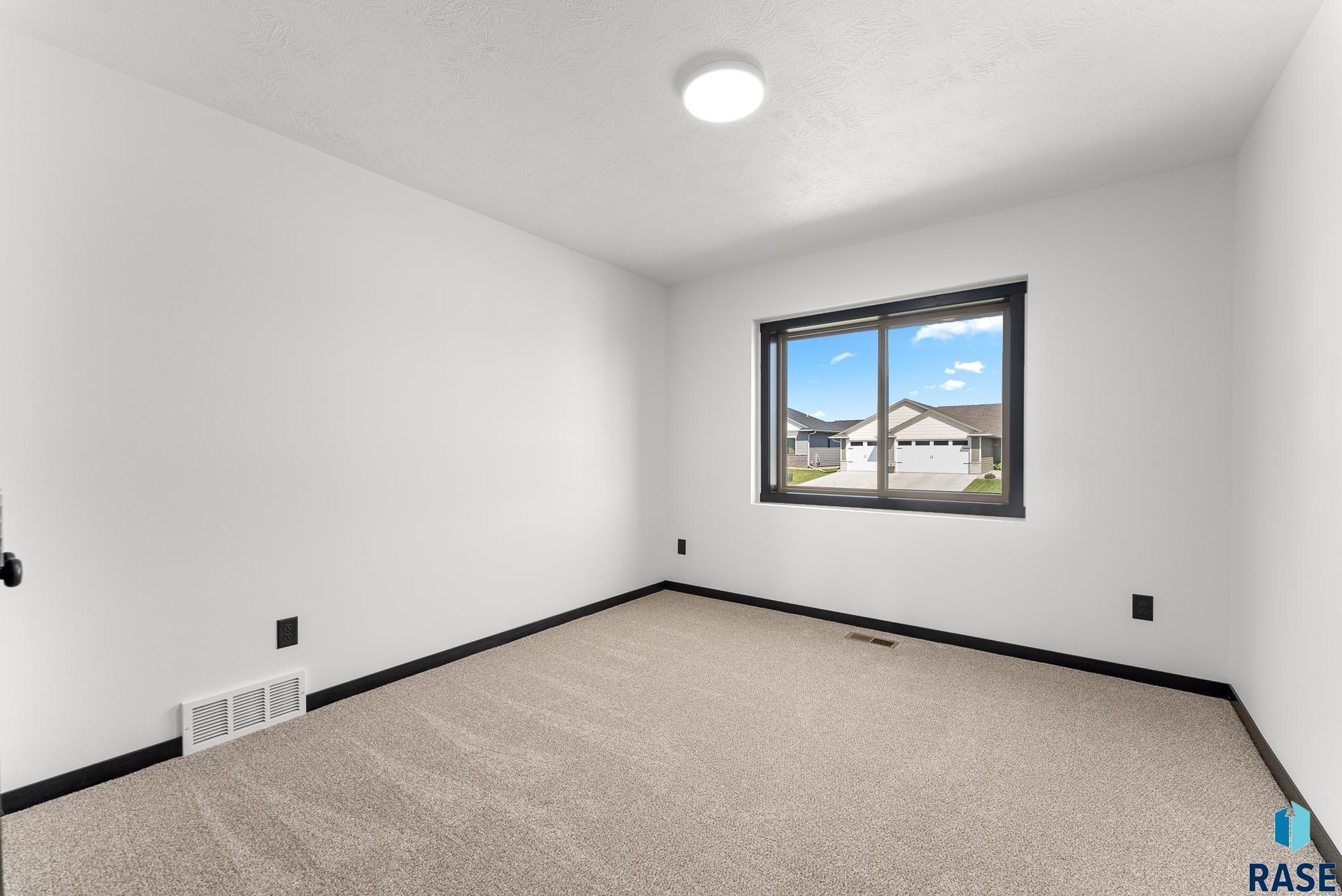 5413 E 64th St Street, Sioux Falls, South Dakota image 46