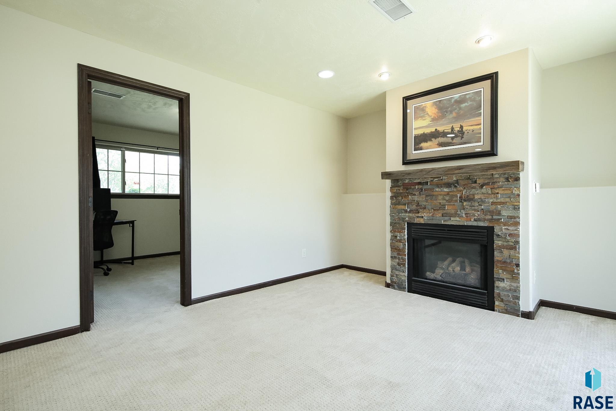 405 N Perry Ln Lane, Harrisburg, New Jersey image 14