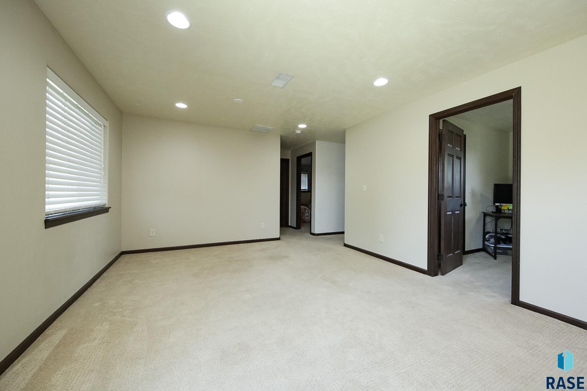 405 N Perry Ln Lane, Harrisburg, New Jersey image 15