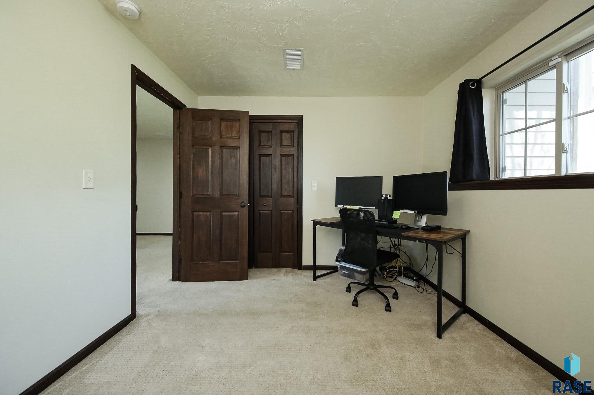 405 N Perry Ln Lane, Harrisburg, New Jersey image 16