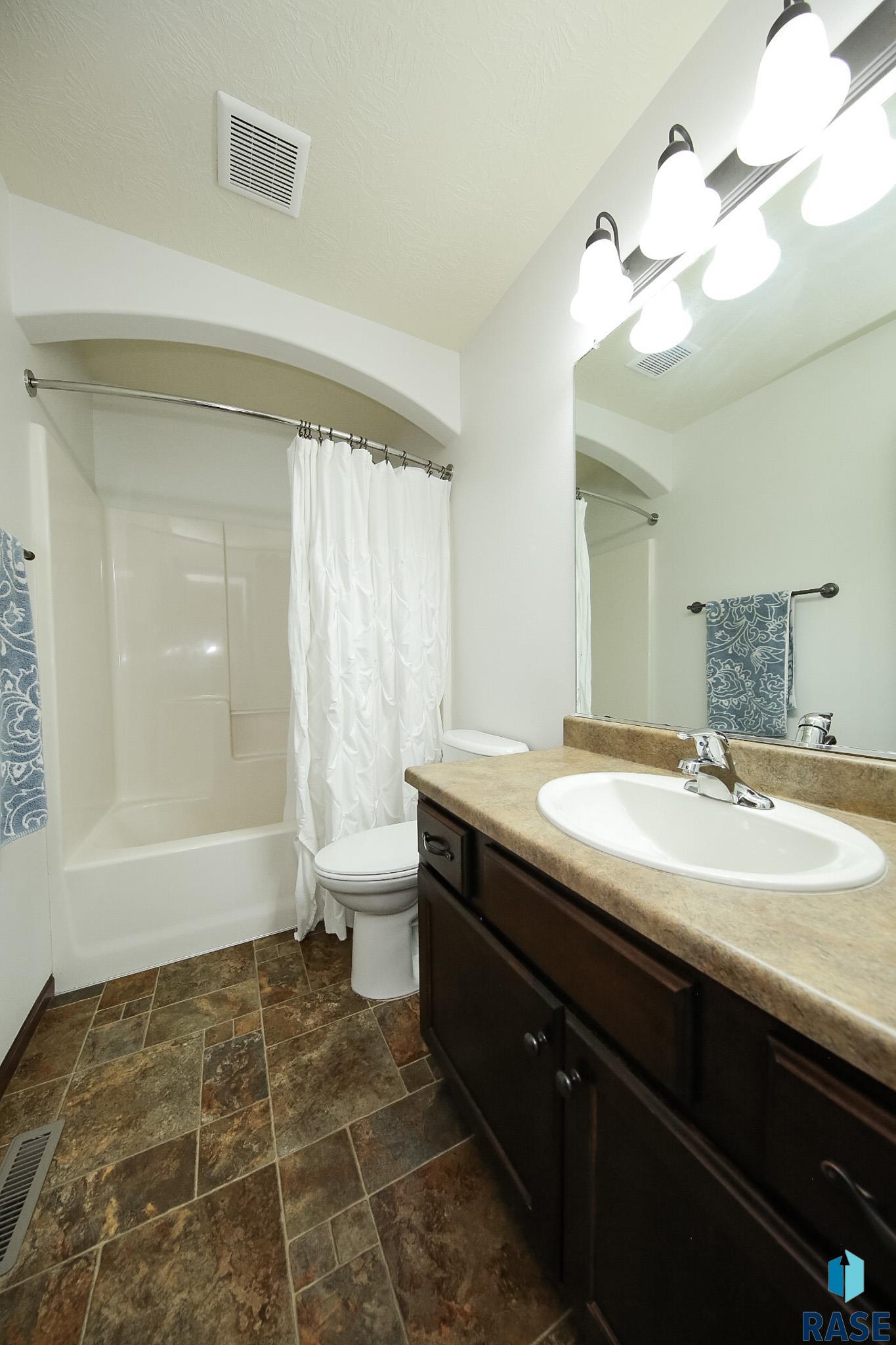 405 N Perry Ln Lane, Harrisburg, New Jersey image 18