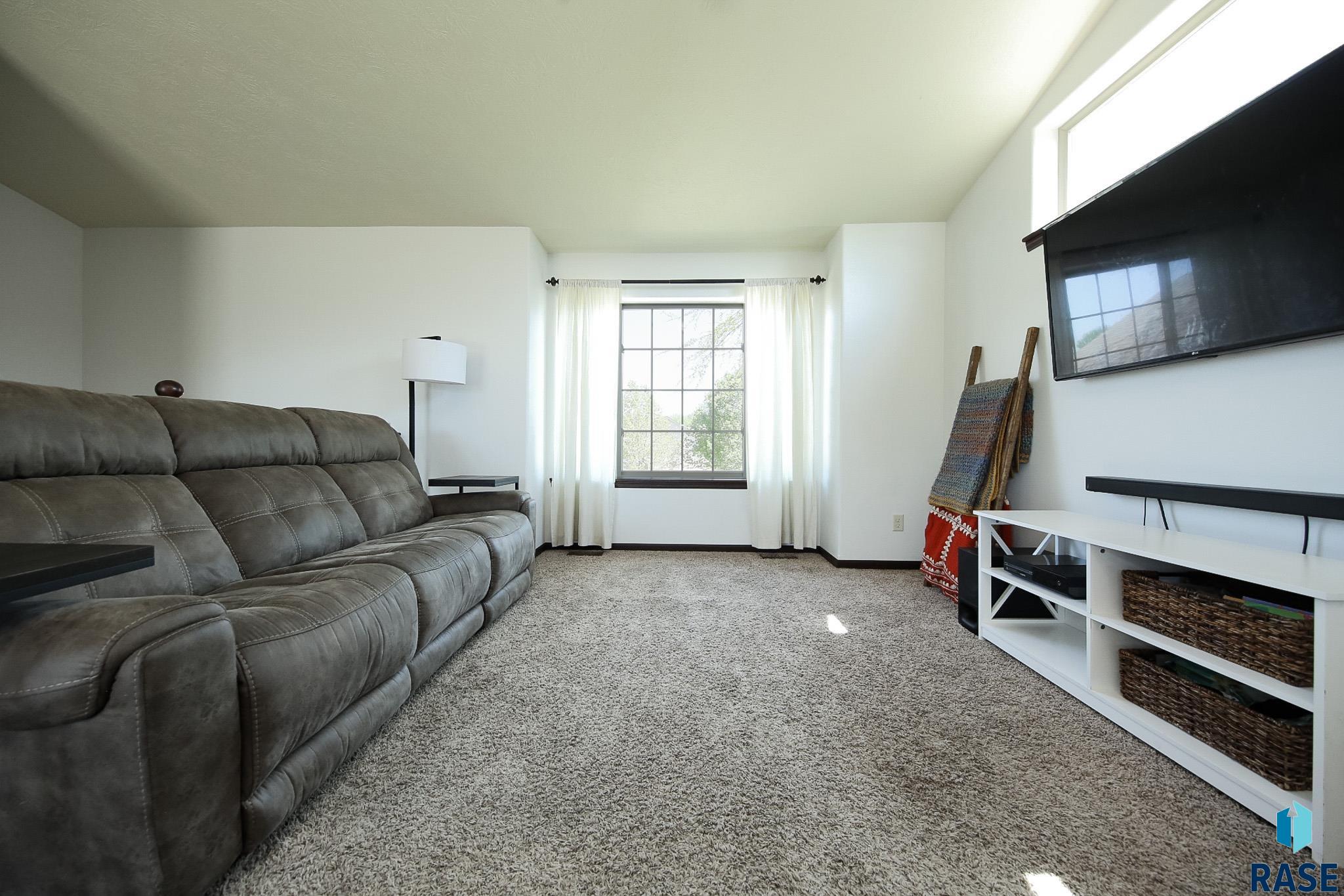 405 N Perry Ln Lane, Harrisburg, New Jersey image 5
