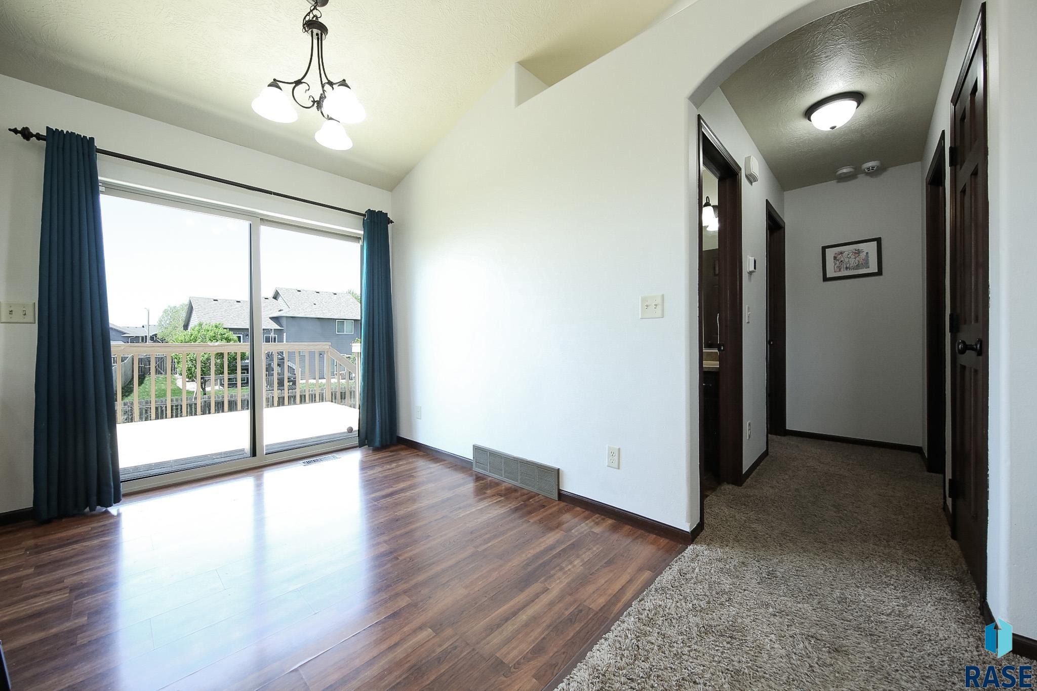 405 N Perry Ln Lane, Harrisburg, New Jersey image 6
