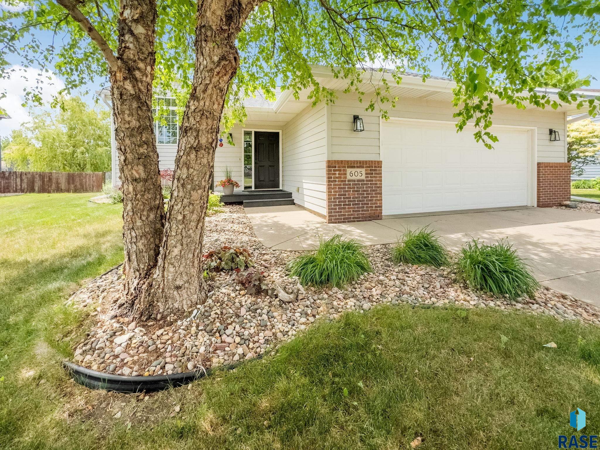 Harrisburg, South Dakota 57032, United States, 4 Bedrooms Bedrooms, ,2 BathroomsBathrooms,Residential,Active,153870