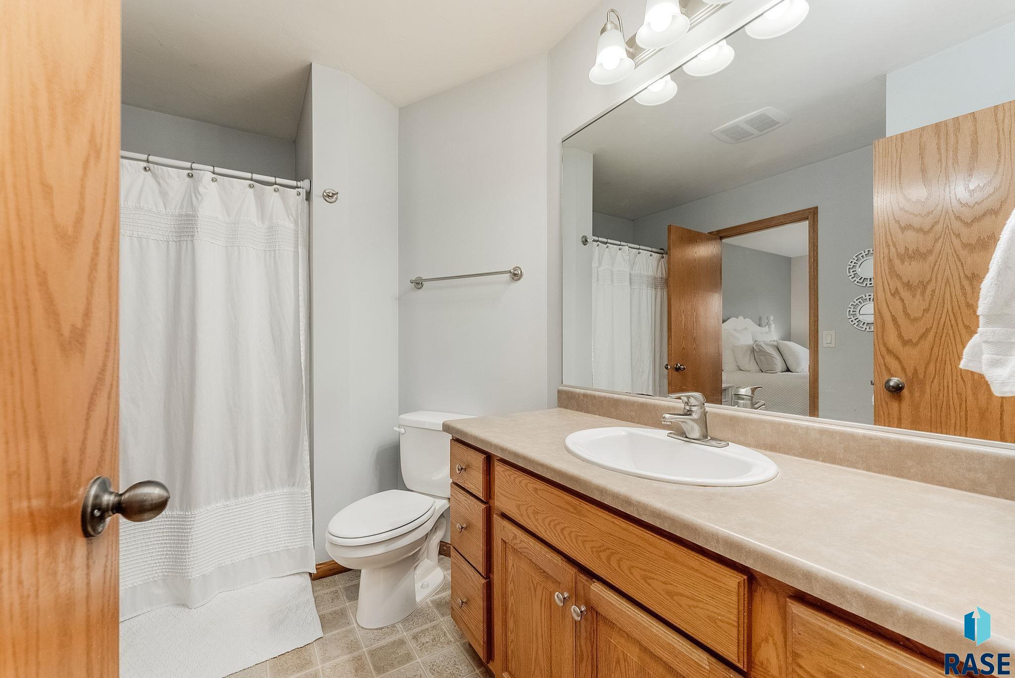 Harrisburg, South Dakota 57032, United States, 4 Bedrooms Bedrooms, ,2 BathroomsBathrooms,Residential,Active,153870