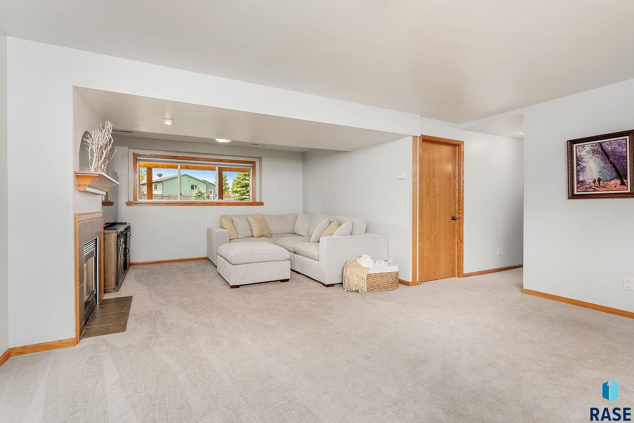 Harrisburg, South Dakota 57032, United States, 4 Bedrooms Bedrooms, ,2 BathroomsBathrooms,Residential,Active,153870