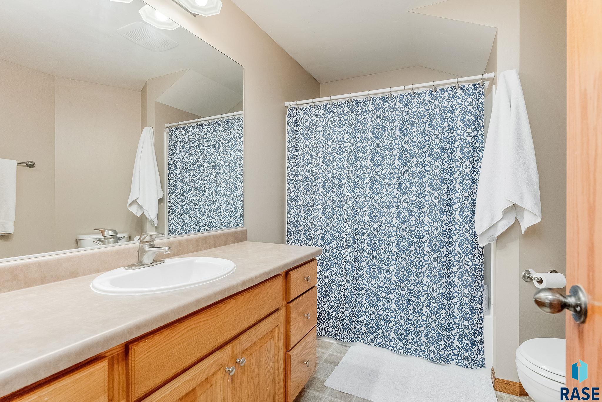 Harrisburg, South Dakota 57032, United States, 4 Bedrooms Bedrooms, ,2 BathroomsBathrooms,Residential,Active,153870