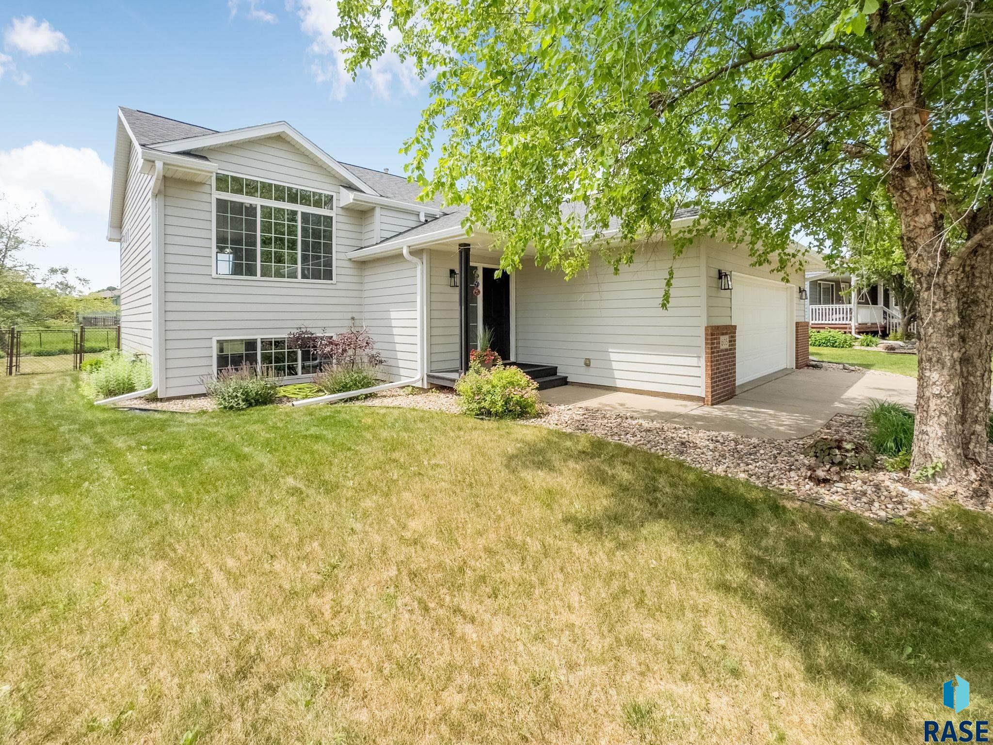 Harrisburg, South Dakota 57032, United States, 4 Bedrooms Bedrooms, ,2 BathroomsBathrooms,Residential,Active,153870