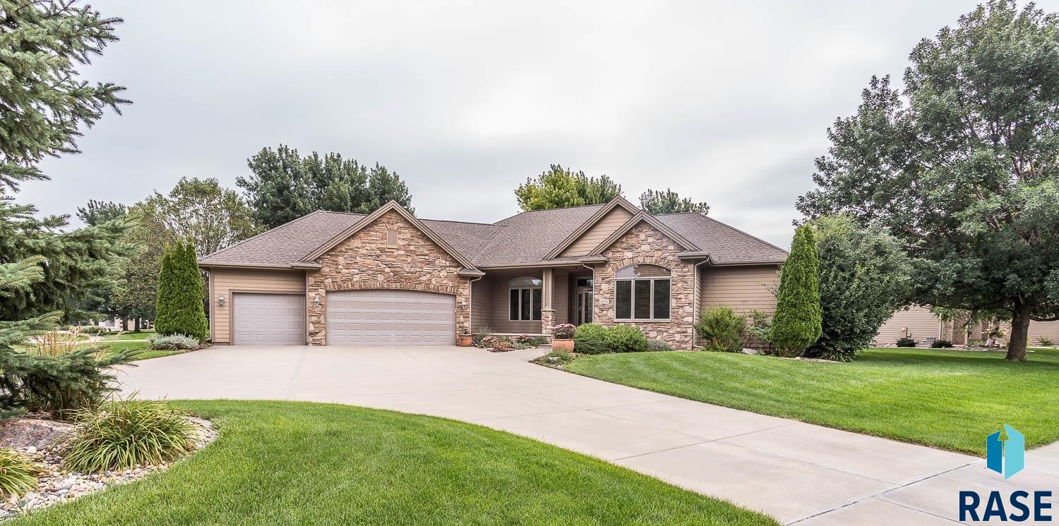 6315 S Pinehurst Ct Court, Sioux Falls, South Dakota image 1