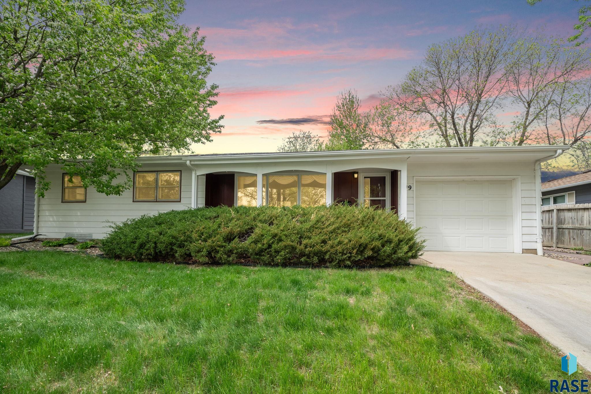 709 S Stephen Ave Avenue, Sioux Falls, South Dakota image 1
