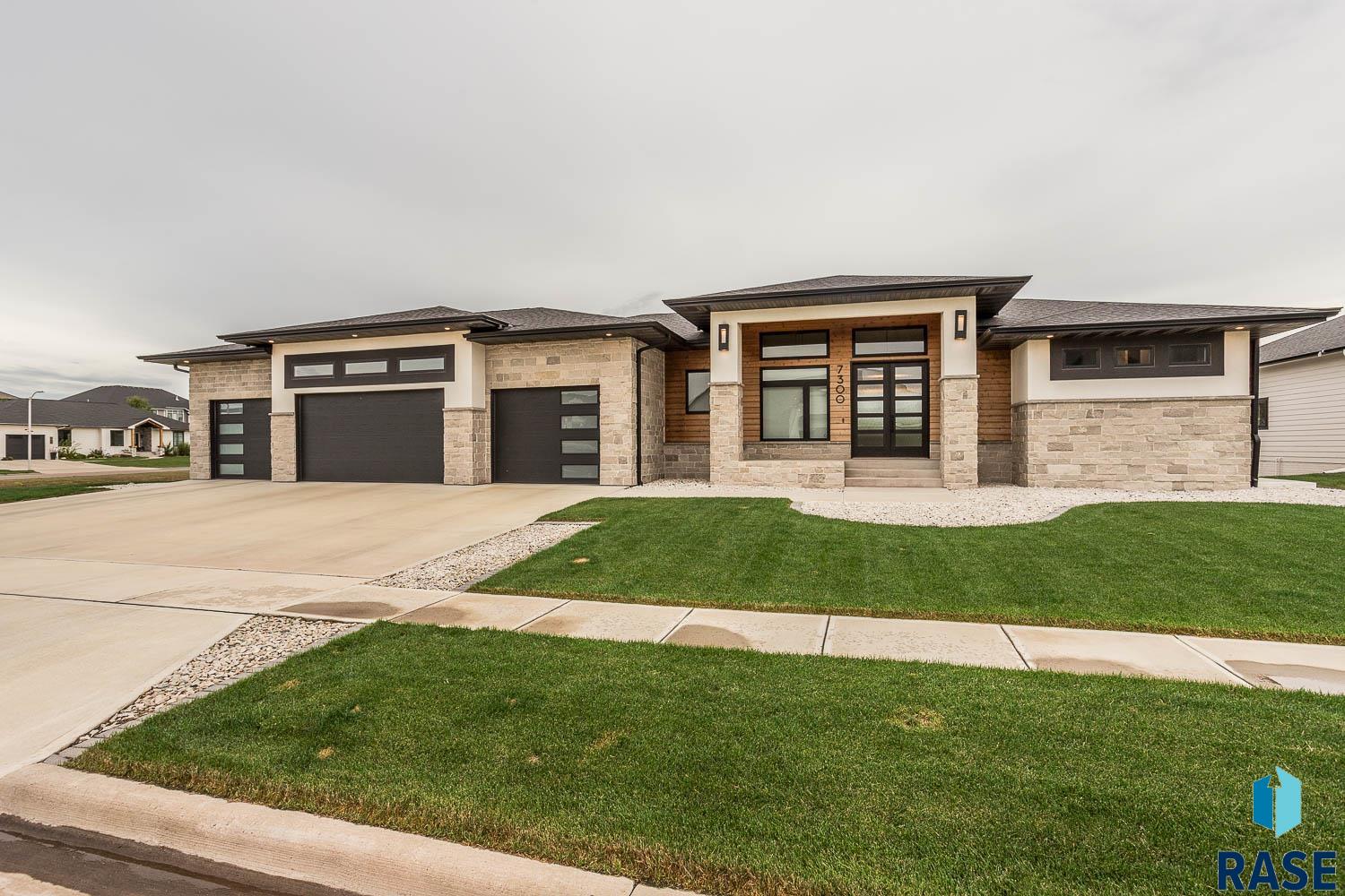 7300 E Gray Eagle Cir Circle, Sioux Falls, South Dakota image 1